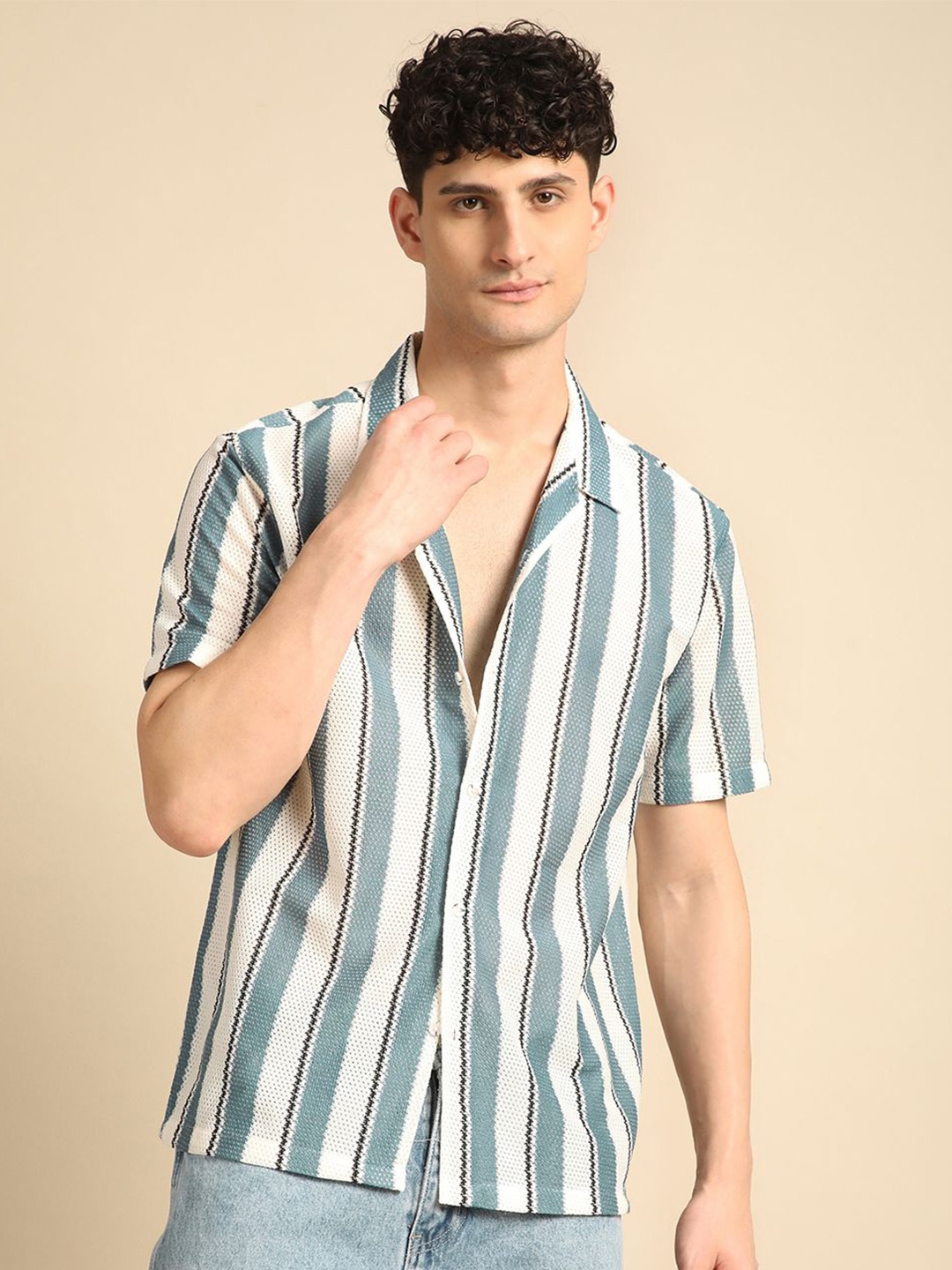 Voroxy Men Relaxed Cuban Collar Vertical Striped Polycotton Casual Shirt, Sea green
Voroxy Men Relaxed Cuban Collar Vertical Striped Polycotton Casual Shirt, Sea green