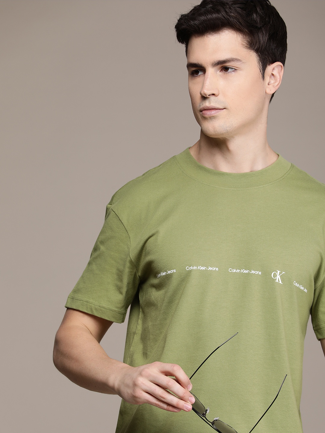 Calvin Klein Jeans Brand Logo Printed Drop-Shoulder Sleeves Pure Cotton T-shirt, Olive
Calvin Klein Jeans Brand Logo Printed Drop-Shoulder Sleeves Pure Cotton T-shirt, Olive