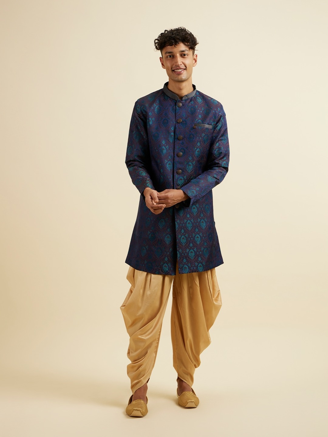 Manyavar Ethnic Motifs Woven Design Mandarin Collar Straight Kurta with Patiala, Blue
Manyavar Ethnic Motifs Woven Design Mandarin Collar Straight Kurta with Patiala, Blue