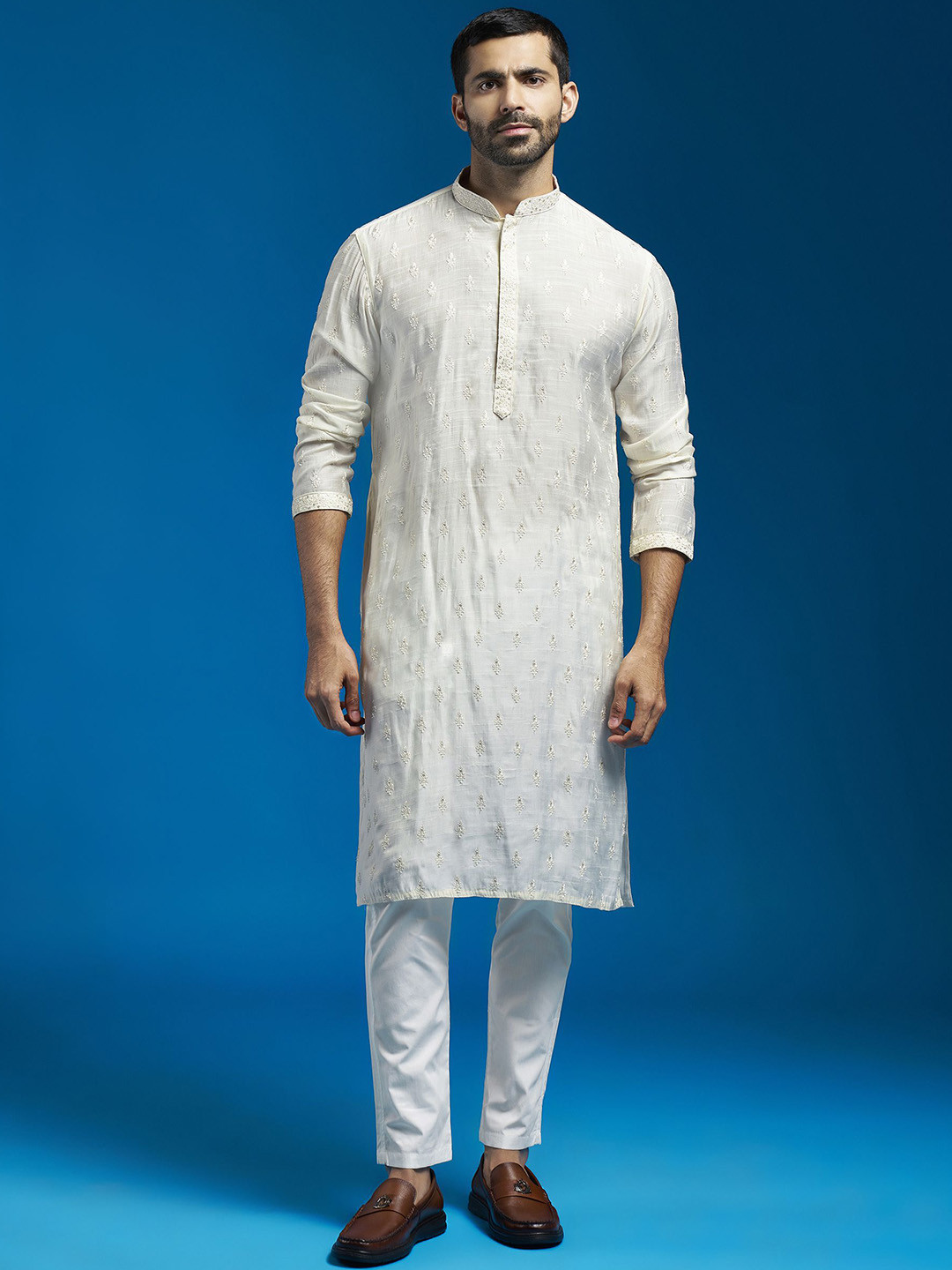 VASTRAMAY Floral Embroidered Thread Work Mandarin Collar Straight Kurta with Pyjamas, Cream
VASTRAMAY Floral Embroidered Thread Work Mandarin Collar Straight Kurta with Pyjamas, Cream