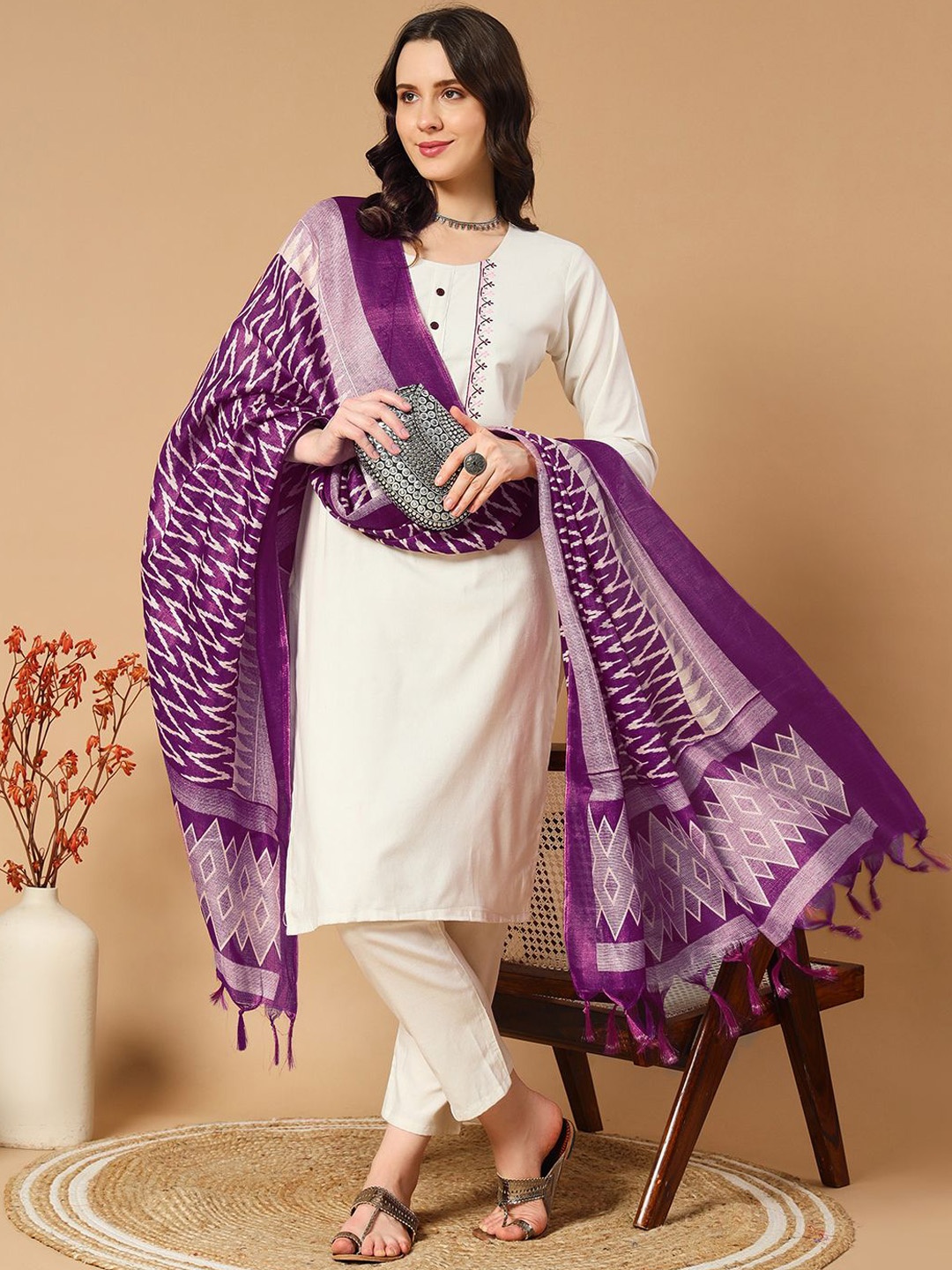 VredeVogel Floral Yoke Design Regular Thread Work Kurta With Trousers & Dupatta, White
VredeVogel Floral Yoke Design Regular Thread Work Kurta With Trousers & Dupatta, White