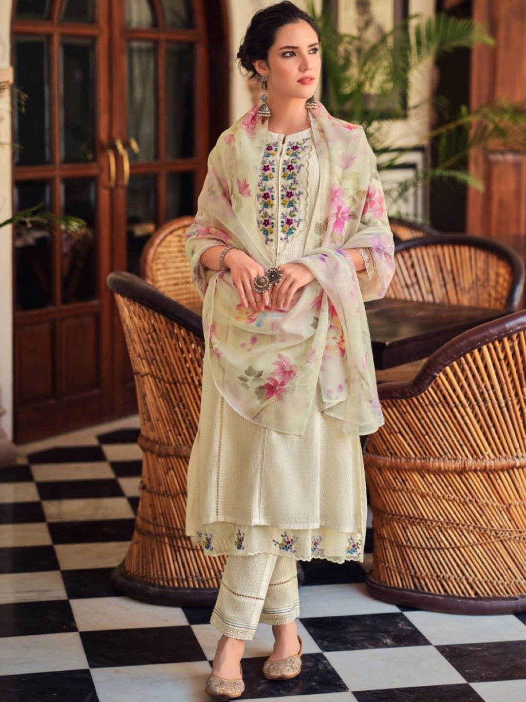 AUTUMN LANE Floral Embroidered Pure Cotton Kurta With Trousers & Dupatta, Cream
AUTUMN LANE Floral Embroidered Pure Cotton Kurta With Trousers & Dupatta, Cream