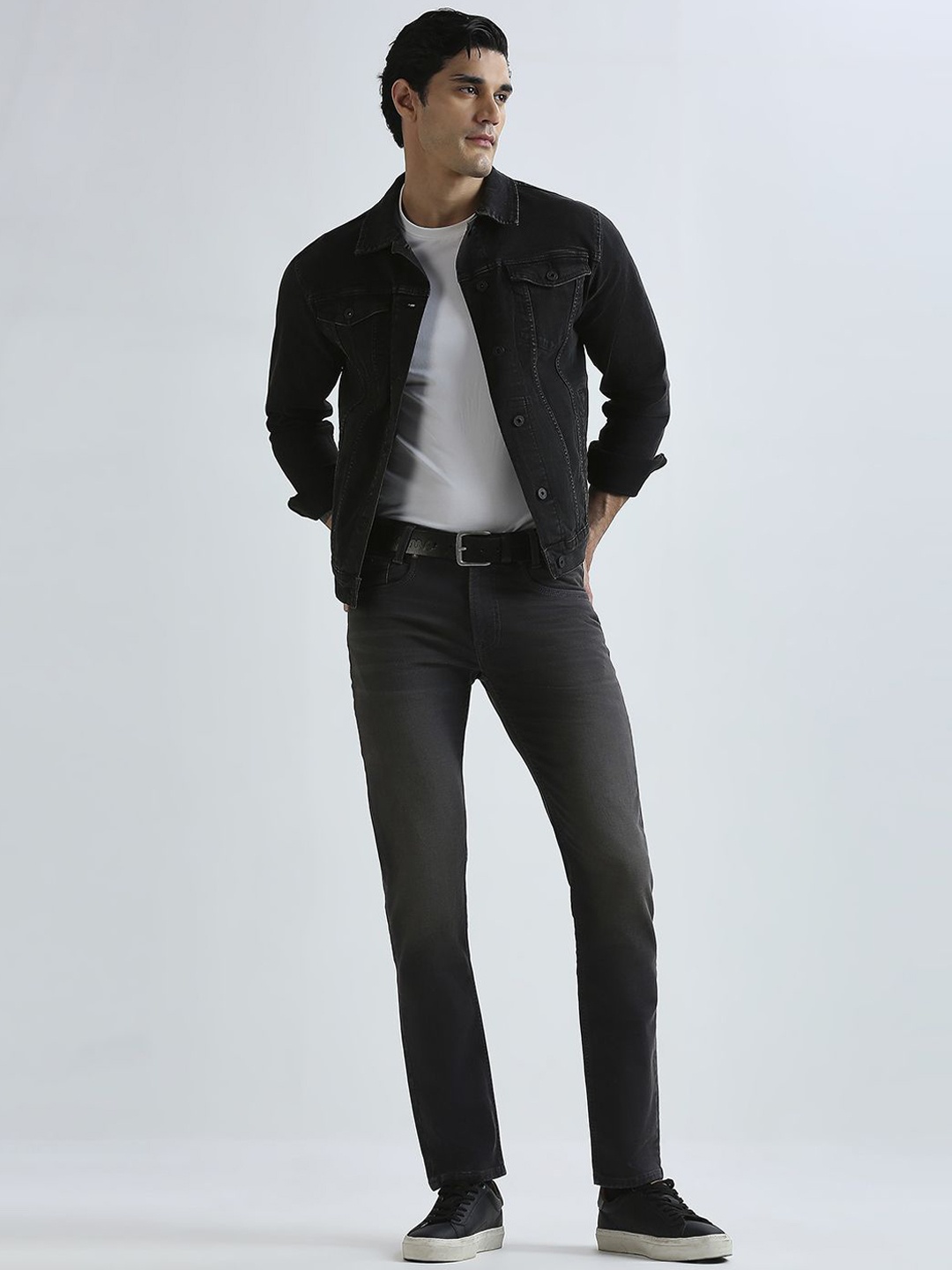 Pepe Jeans Men Vapour Slim Fit Light Fade Clean Look Stretchable Jeans, Grey
Pepe Jeans Men Vapour Slim Fit Light Fade Clean Look Stretchable Jeans, Grey