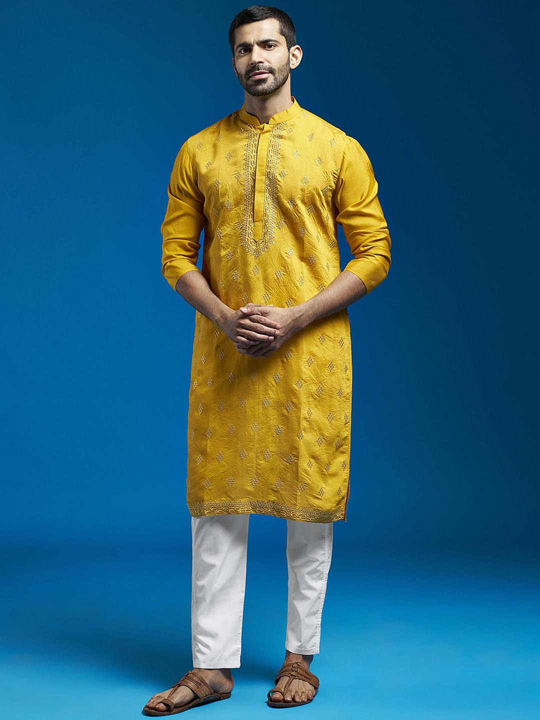 VASTRAMAY Floral Embroidered Thread Work Chanderi Silk Straight Kurta With Pyjama, Yellow
VASTRAMAY Floral Embroidered Thread Work Chanderi Silk Straight Kurta With Pyjama, Yellow