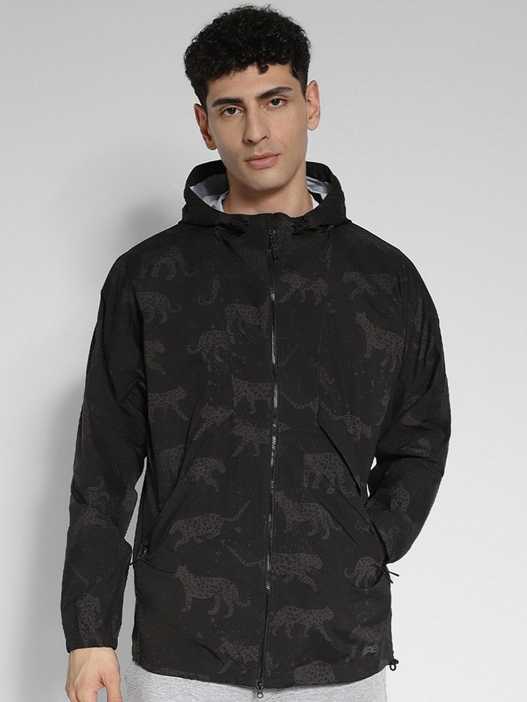 AMERICAN EAGLE OUTFITTERS Men Conversational Printed Hooded Tailored Jacket, Black
AMERICAN EAGLE OUTFITTERS Men Conversational Printed Hooded Tailored Jacket, Black