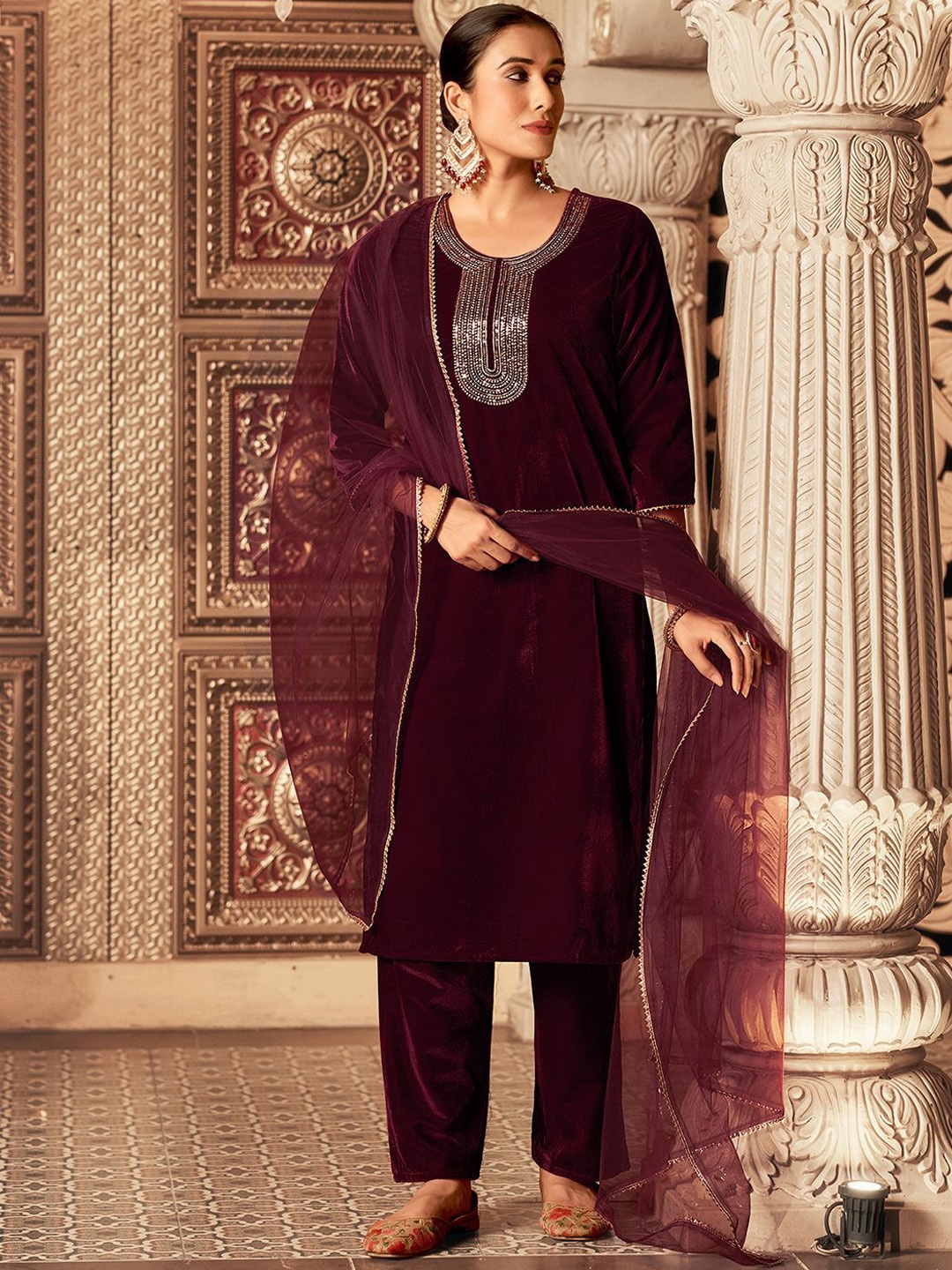 KALINI Ethnic Motifs Embroidered Sequinned Velvet Kurta with Trousers & Dupatta, Maroon
KALINI Ethnic Motifs Embroidered Sequinned Velvet Kurta with Trousers & Dupatta, Maroon