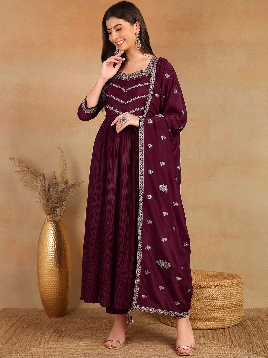KALINI Women Floral Yoke Design Empire Sequinned Kurta with Trousers & With Dupatta, Purple
KALINI Women Floral Yoke Design Empire Sequinned Kurta with Trousers & With Dupatta, Purple