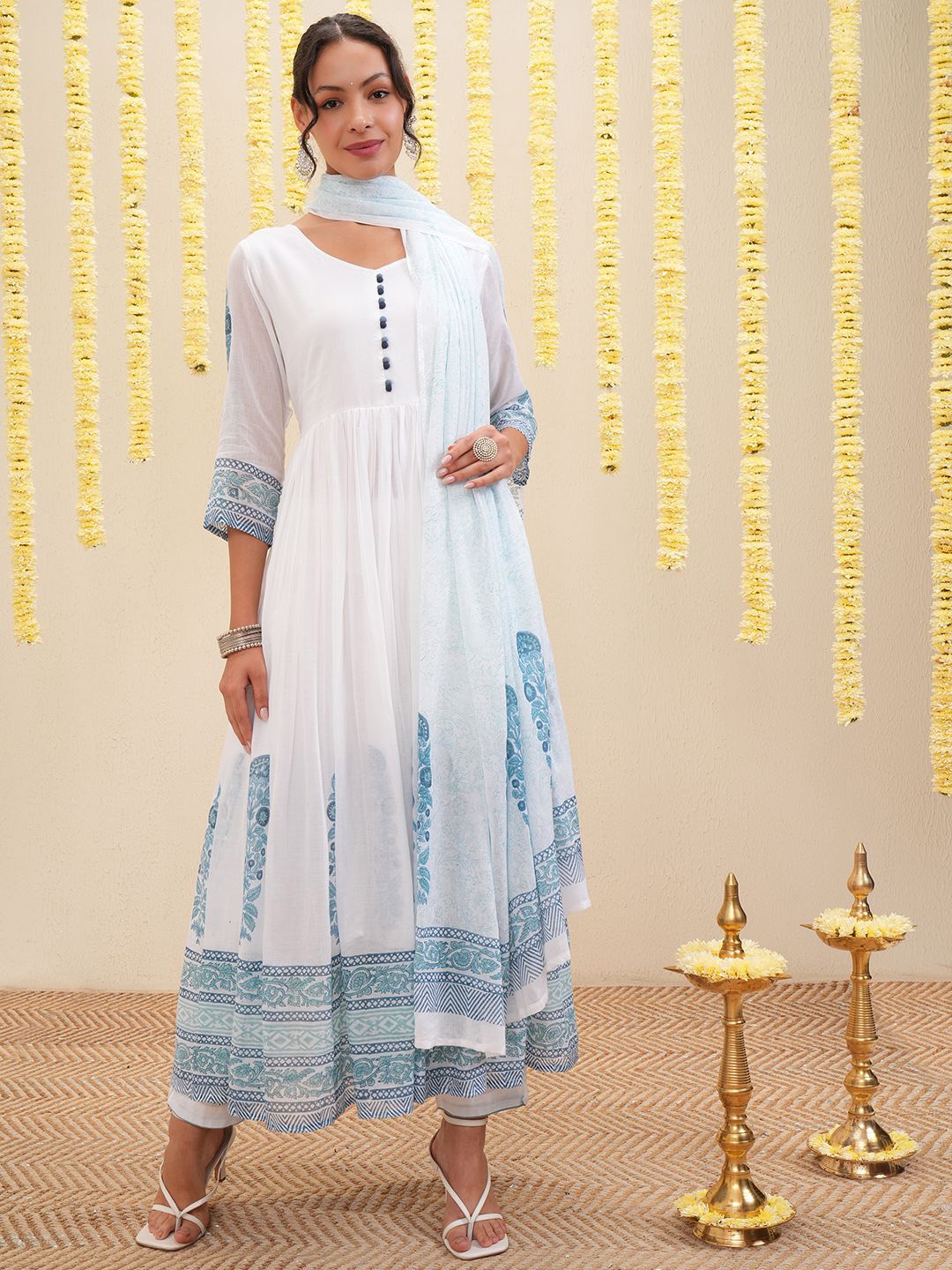 Vishudh Floral Printed Round Neck Regular Pure Cotton Kurta &Trousers With Dupatta, White
Vishudh Floral Printed Round Neck Regular Pure Cotton Kurta &Trousers With Dupatta, White