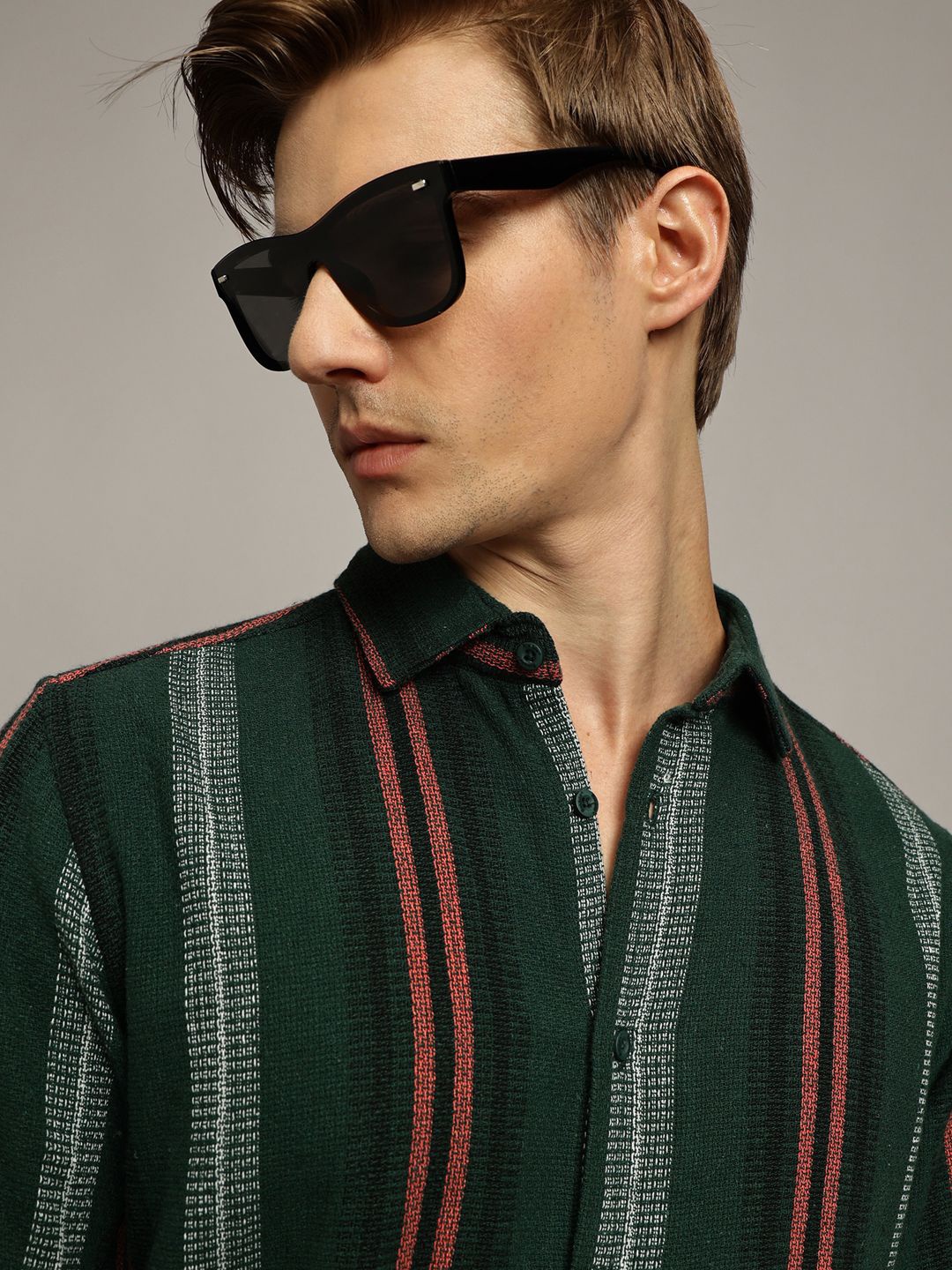 The Roadster Lifestyle Co. Men Premium Spread Collar Vertical Striped Cotton Casual Shirt, Green
The Roadster Lifestyle Co. Men Premium Spread Collar Vertical Striped Cotton Casual Shirt, Green