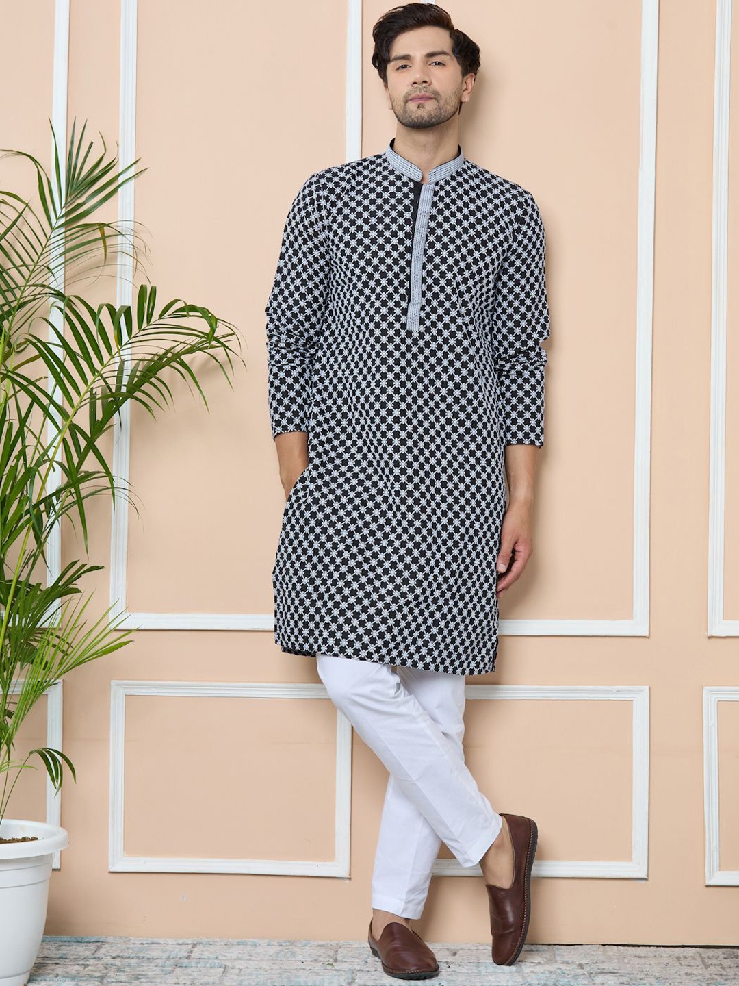 See Designs Men Ethnic Motifs Embroidered Regular Thread Work Kurta with Pyjamas, Black
See Designs Men Ethnic Motifs Embroidered Regular Thread Work Kurta with Pyjamas, Black