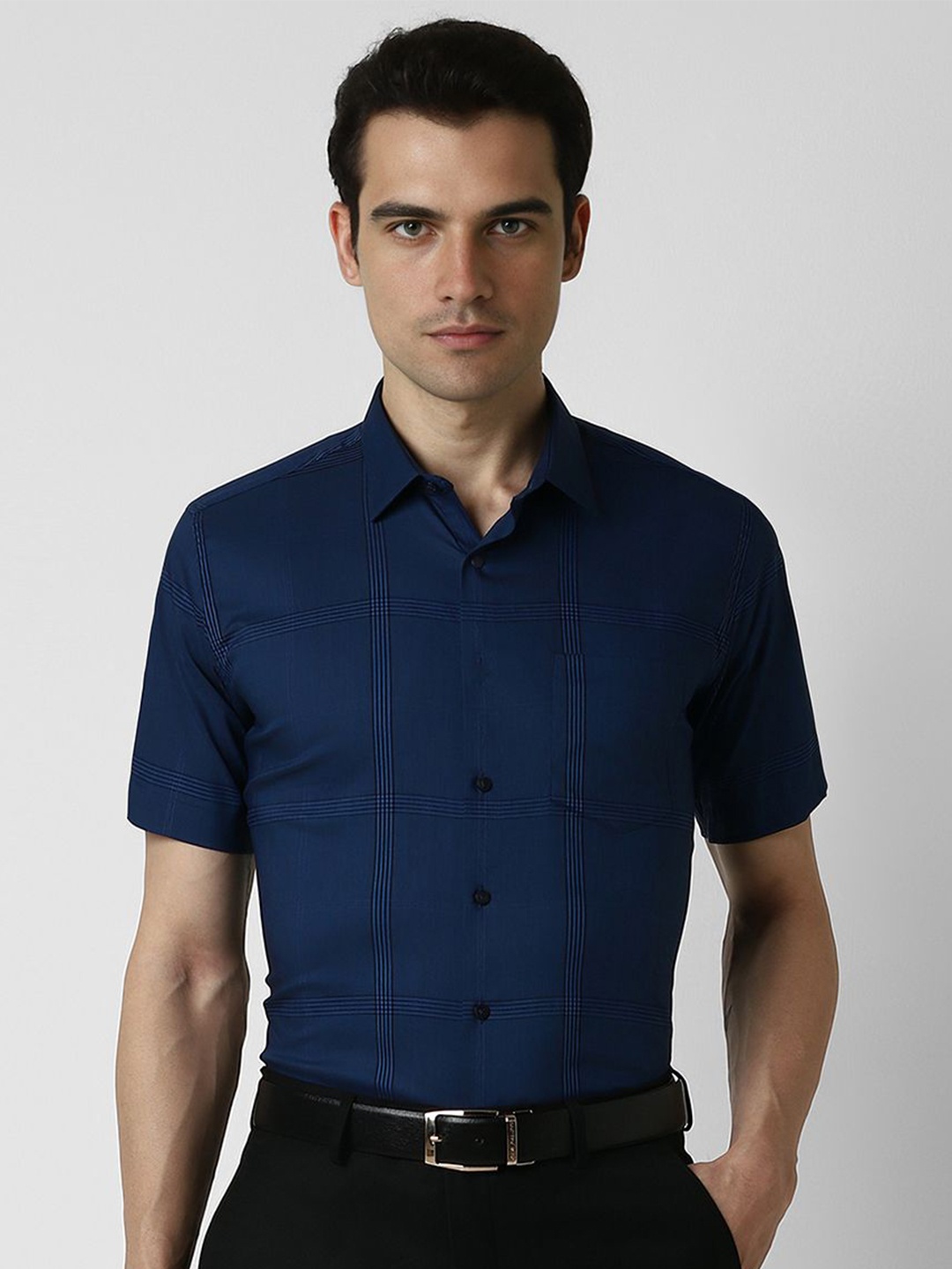 Van Heusen Men Spread Collar Windowpane Checked Cotton Slim Fit Formal Shirt, Navy blue
Van Heusen Men Spread Collar Windowpane Checked Cotton Slim Fit Formal Shirt, Navy blue