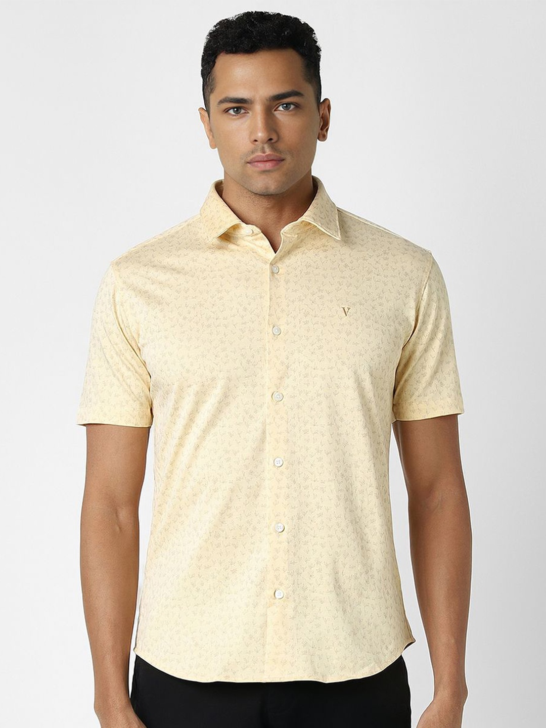 Van Heusen Sport Men Spread Collar Floral Printed Cotton Slim Fit Casual Shirt, Yellow
Van Heusen Sport Men Spread Collar Floral Printed Cotton Slim Fit Casual Shirt, Yellow