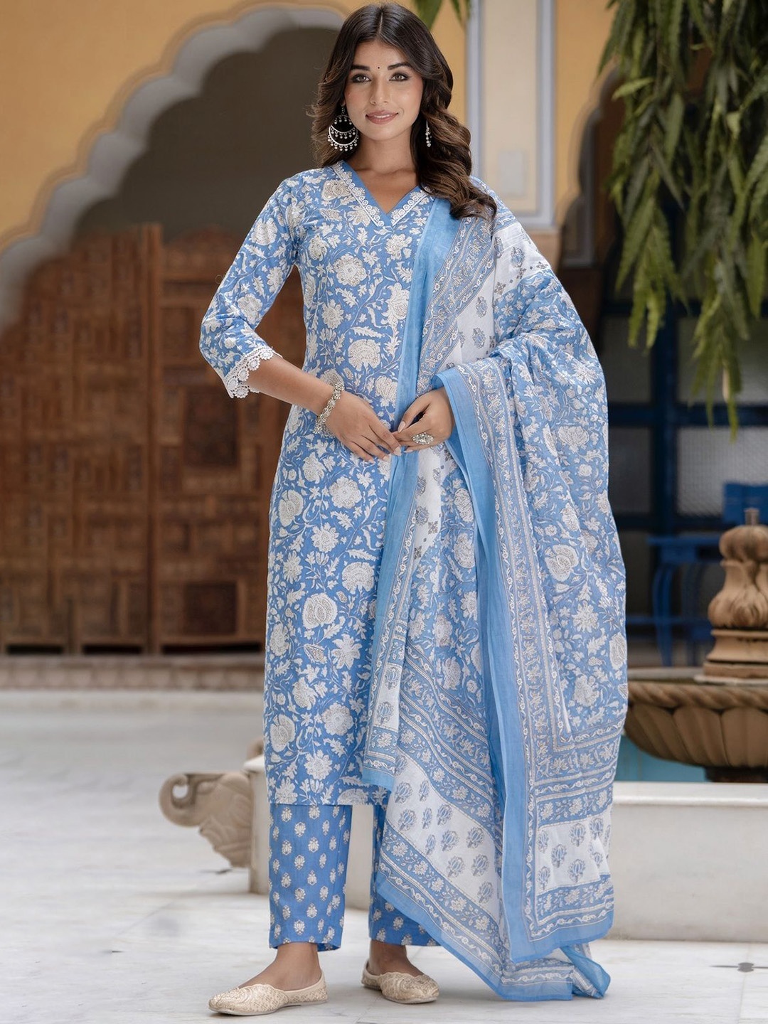 Kohsh Women Ethnic Motifs Printed Regular Thread Work Pure Cotton Kurta with Trousers & With Dupatta, Blue
Kohsh Women Ethnic Motifs Printed Regular Thread Work Pure Cotton Kurta with Trousers & With Dupatta, Blue