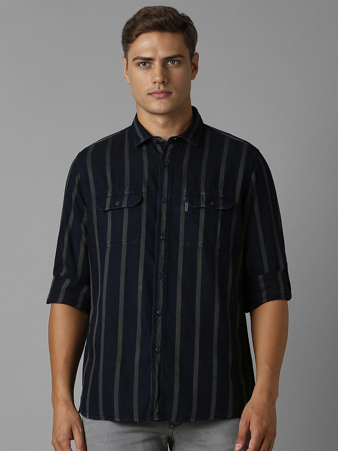 Louis Philippe Jeans Men Spread Collar Vertical Striped Cotton Slim Fit Casual Shirt, Navy blue
Louis Philippe Jeans Men Spread Collar Vertical Striped Cotton Slim Fit Casual Shirt, Navy blue