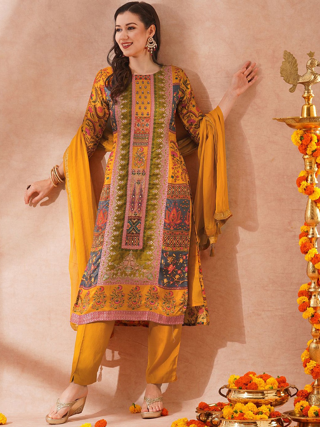 FASHOR Women Floral Printed Regular Beads and Stones Kurta with Trousers & With Dupatta, Mustard
FASHOR Women Floral Printed Regular Beads and Stones Kurta with Trousers & With Dupatta, Mustard