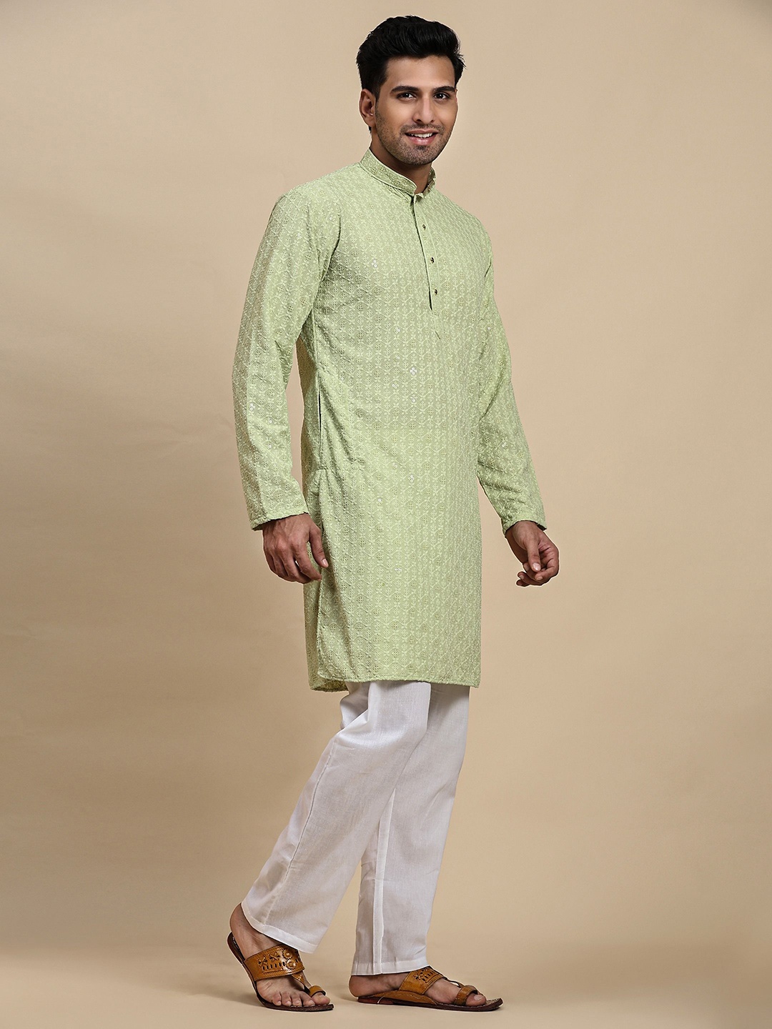 Pro-Ethic STYLE DEVELOPER Floral Embroidered Sequinned Pure Cotton Kurta with Pyjamas, Green
Pro-Ethic STYLE DEVELOPER Floral Embroidered Sequinned Pure Cotton Kurta with Pyjamas, Green
