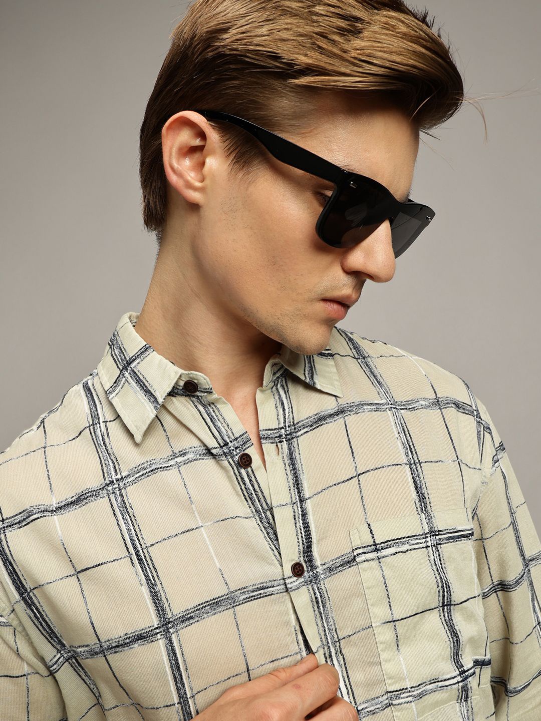 The Roadster Lifestyle Co. Men Premium Windowpane Checked Cotton Oversized Casual Shirt, Grey
The Roadster Lifestyle Co. Men Premium Windowpane Checked Cotton Oversized Casual Shirt, Grey