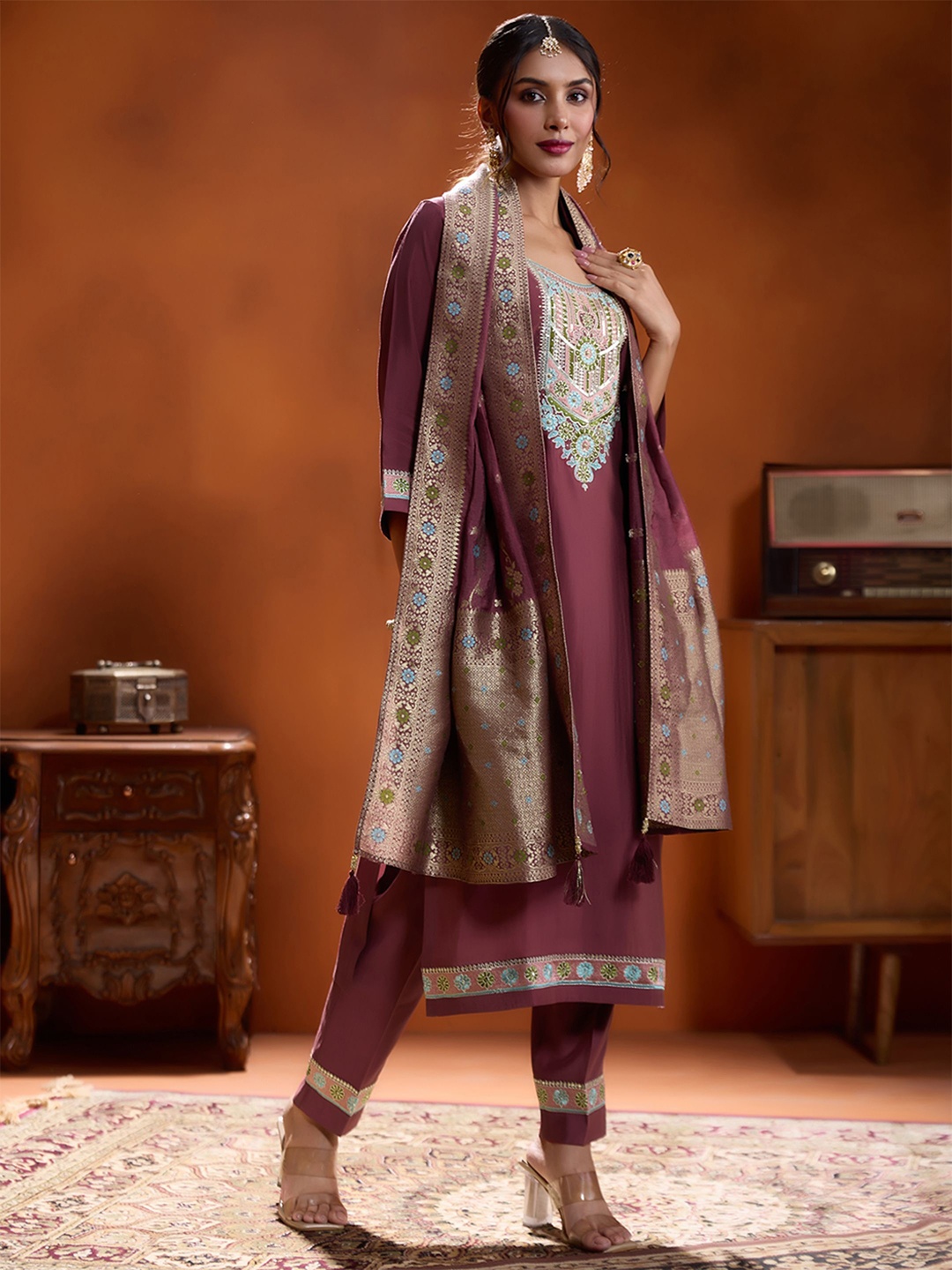WOMEN PLUS Women Embroidered Regular Thread Work Kurta with Trousers & With Dupatta, Mauve
WOMEN PLUS Women Embroidered Regular Thread Work Kurta with Trousers & With Dupatta, Mauve
