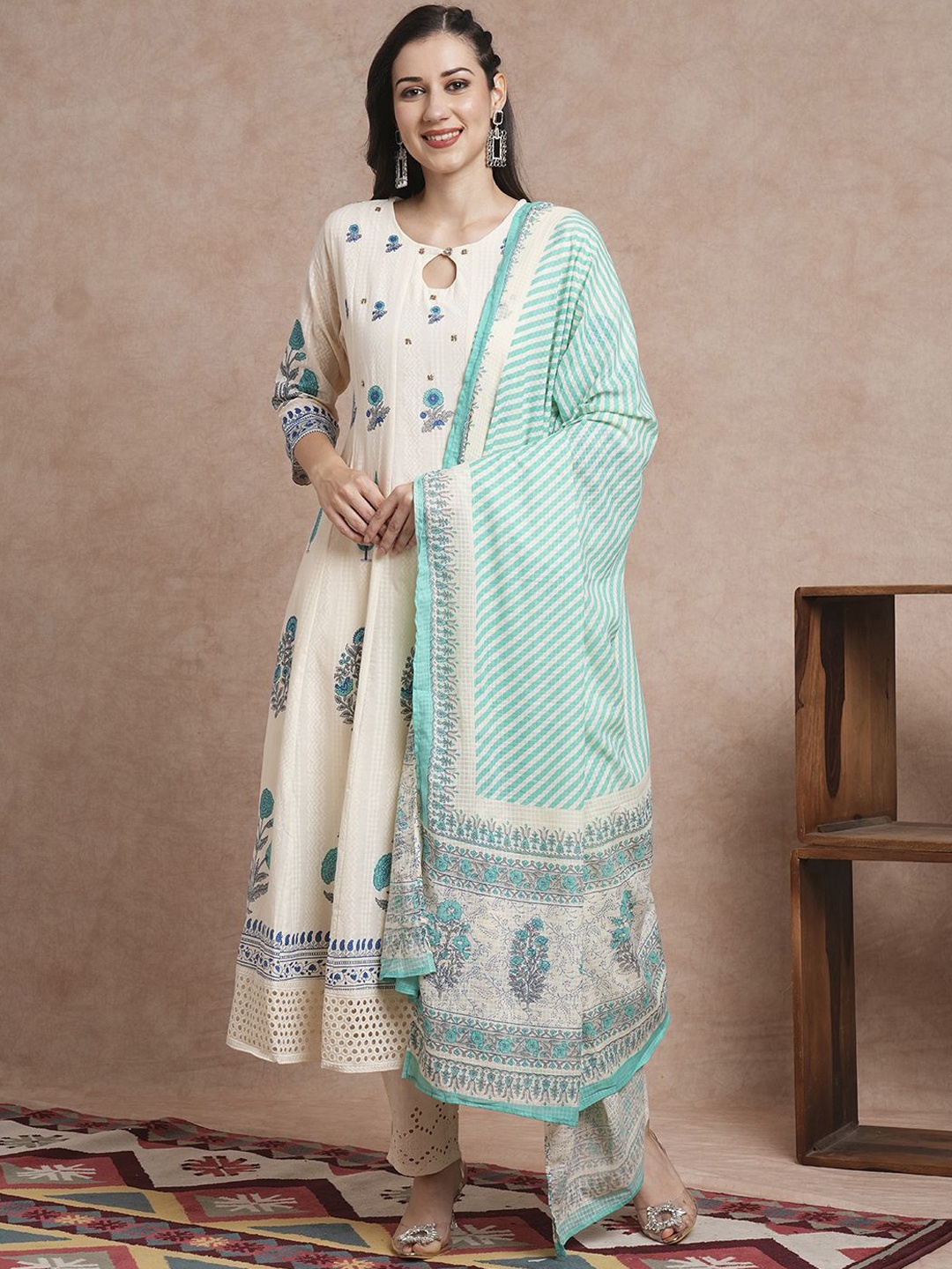 FASHOR Women Floral Printed Panelled Pure Cotton Kurta with Trousers & With Dupatta, Off white
FASHOR Women Floral Printed Panelled Pure Cotton Kurta with Trousers & With Dupatta, Off white