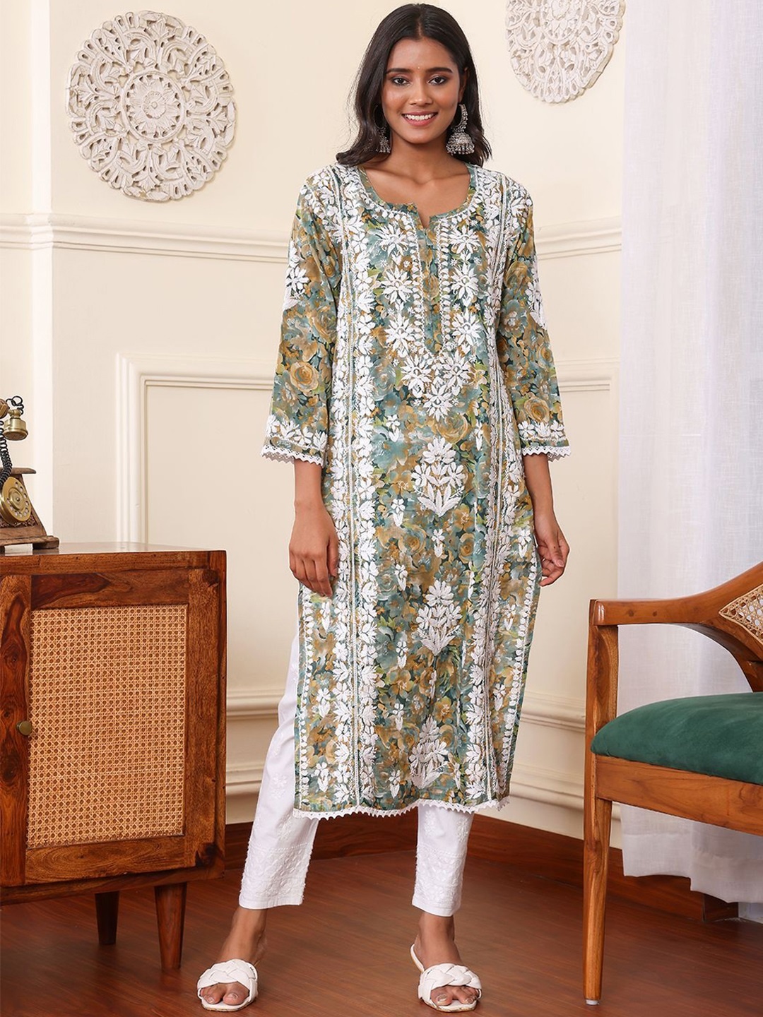 Chowkhat Floral Embroidered Round Neck Chikankari Work Handloom Cotton Kurta, Green
Chowkhat Floral Embroidered Round Neck Chikankari Work Handloom Cotton Kurta, Green