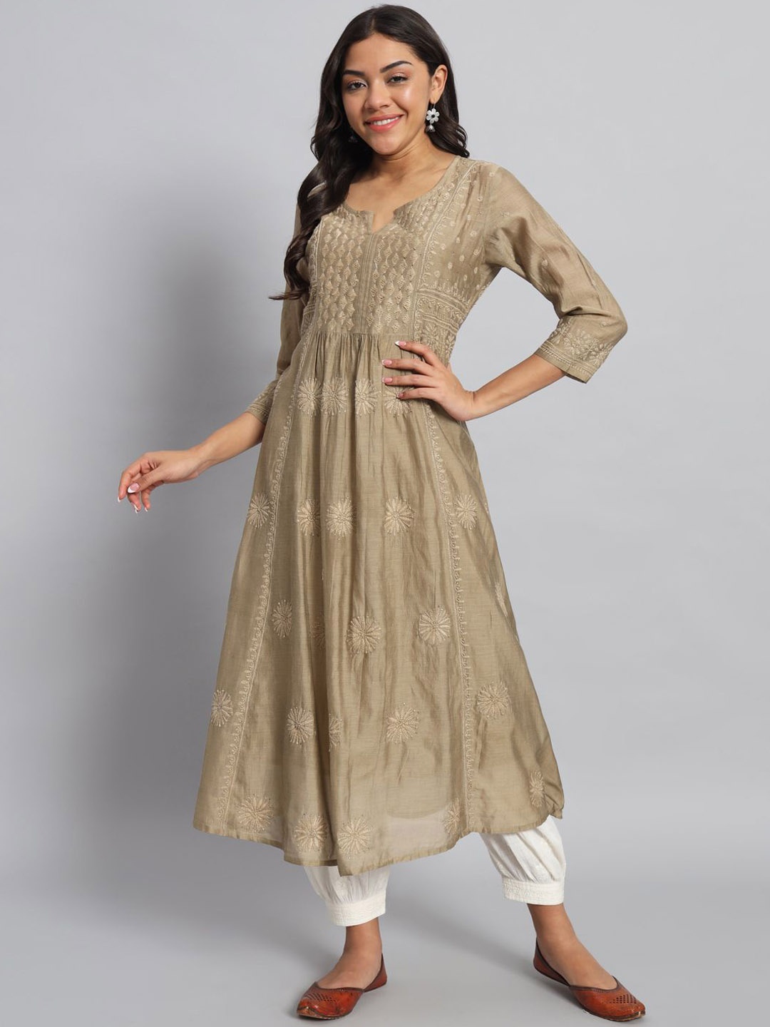 akheri Women Embroidered Flared Sleeves Chikankari Chanderi Silk Anarkali Kurta, Beige
akheri Women Embroidered Flared Sleeves Chikankari Chanderi Silk Anarkali Kurta, Beige