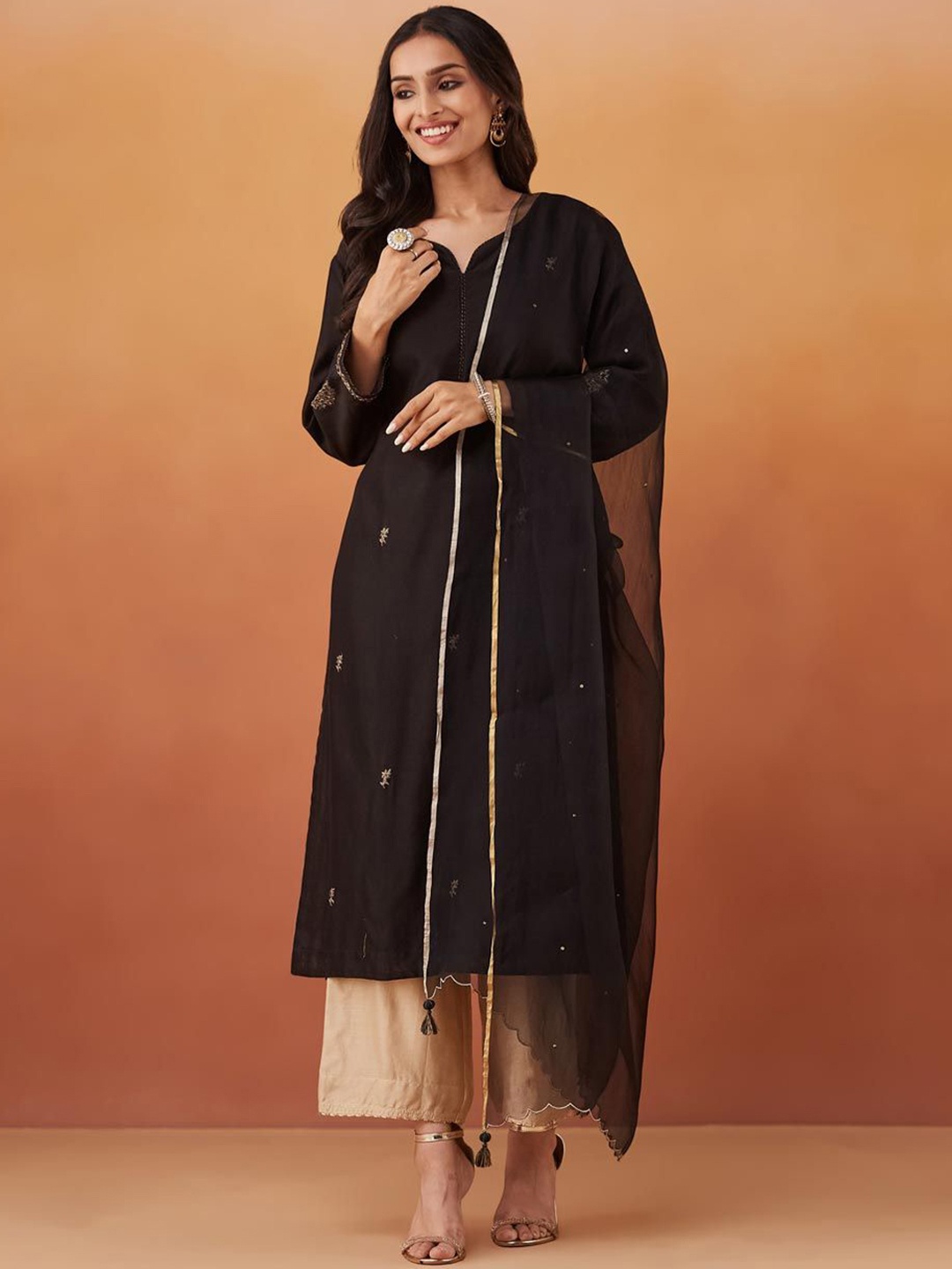 Fabindia Ethnic Motifs Embroidered Sweetheart Neck Cotton Silk A-Line Kurta With Dupatta, Black
Fabindia Ethnic Motifs Embroidered Sweetheart Neck Cotton Silk A-Line Kurta With Dupatta, Black