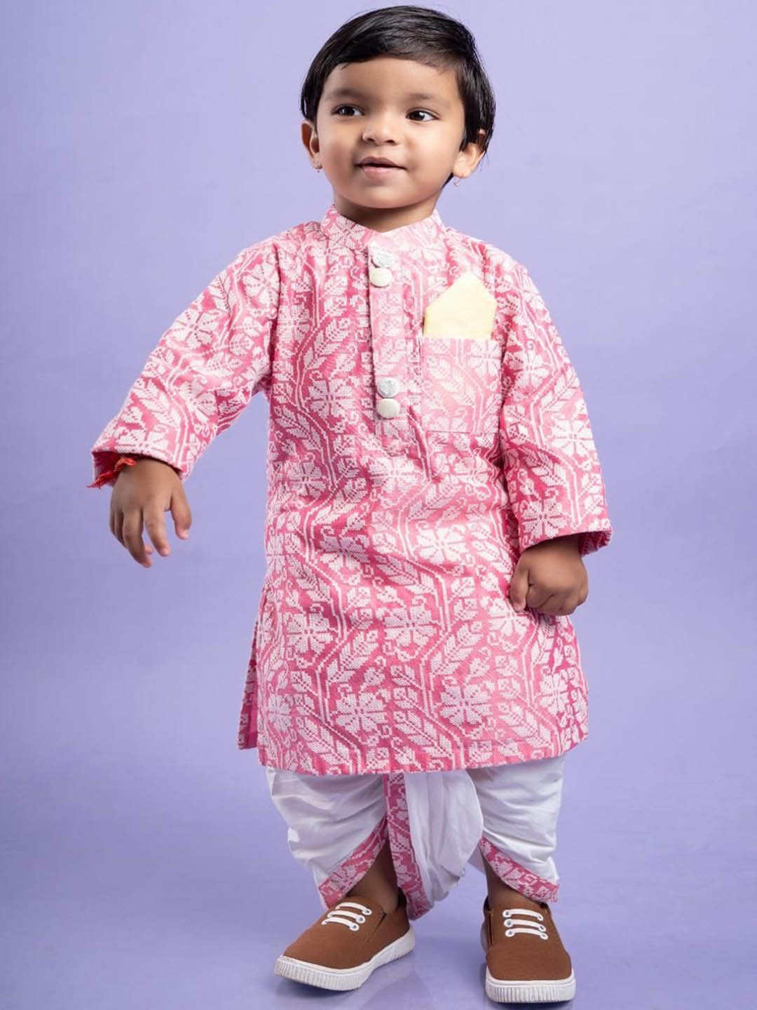 Kirti Agarwal Boys Floral Embroidered Regular Thread Work Chanderi Silk Kurta with Pyjamas, Pink
Kirti Agarwal Boys Floral Embroidered Regular Thread Work Chanderi Silk Kurta with Pyjamas, Pink