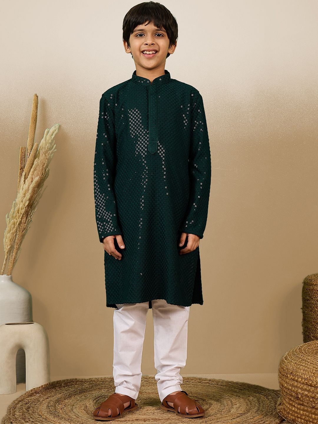 Here&Now X Sanwara Boys Ethnic Motifs Embroidered Regular Chikankari Pure Cotton Kurta with Trousers, Green
Here&Now X Sanwara Boys Ethnic Motifs Embroidered Regular Chikankari Pure Cotton Kurta with Trousers, Green