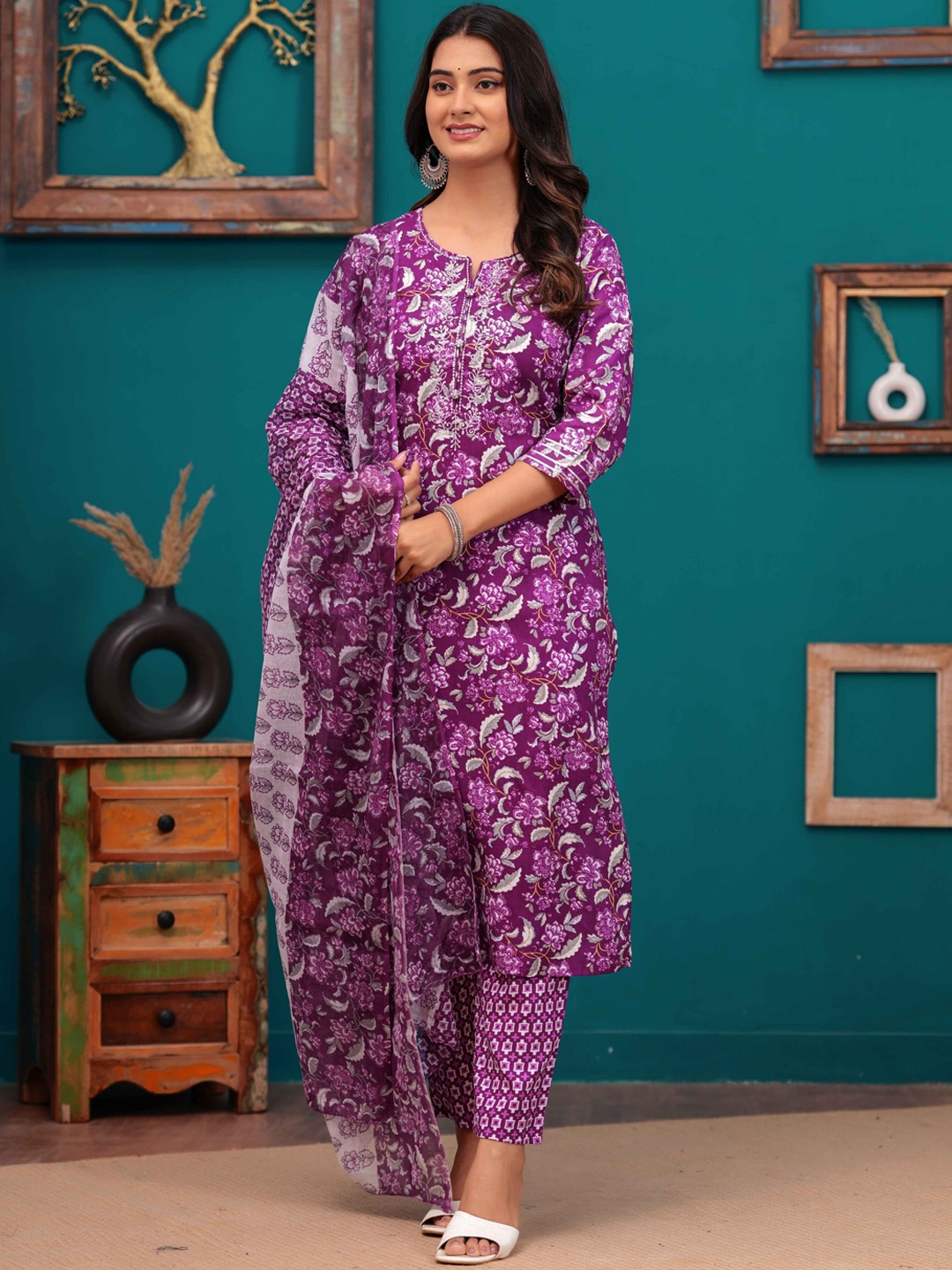 YUSRA Floral Printed Thread Work Notch Neck Straight Kurta with Trousers & Dupatta, Purple
YUSRA Floral Printed Thread Work Notch Neck Straight Kurta with Trousers & Dupatta, Purple
