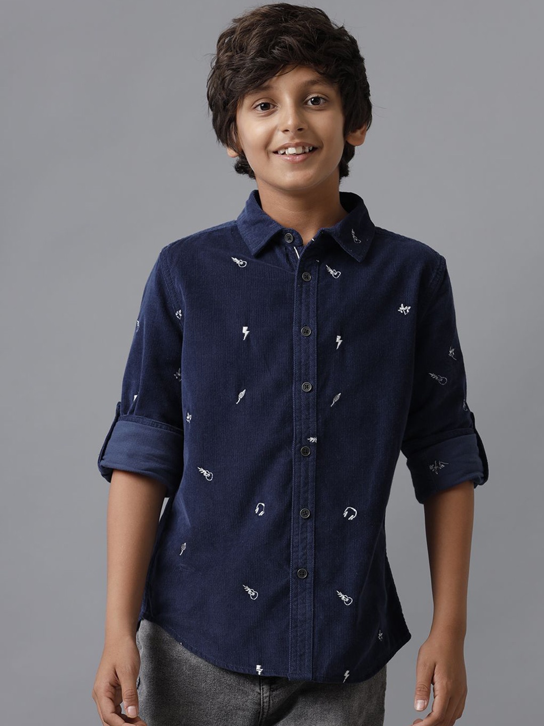 UNDER FOURTEEN ONLY Boys Spread Collar Conversational Printed Cotton Casual Shirt, Navy blue
UNDER FOURTEEN ONLY Boys Spread Collar Conversational Printed Cotton Casual Shirt, Navy blue
