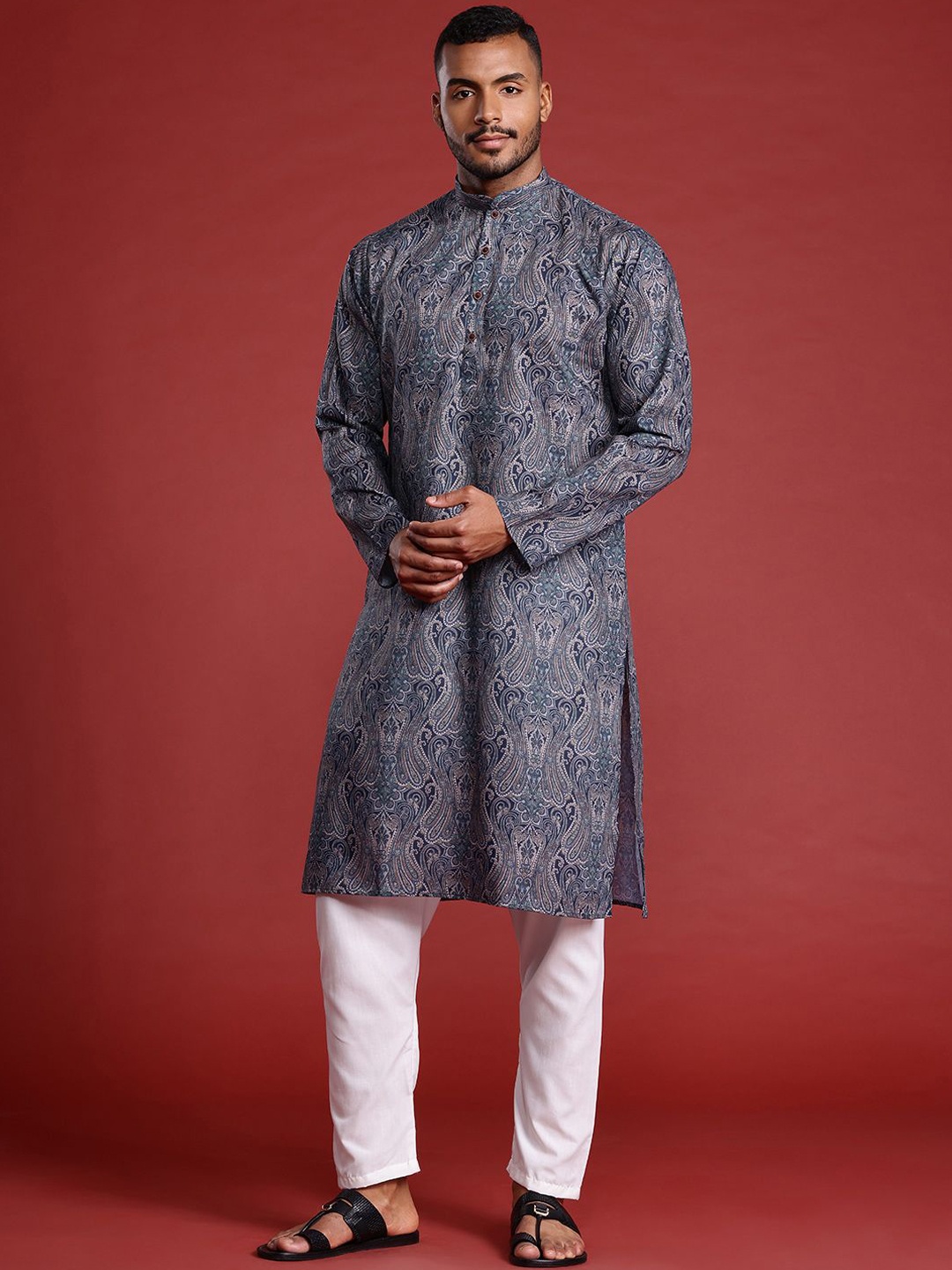 MANQ Paisley Printed Mandarin Collar Long Sleeves Pure Cotton Straight Kurta, Navy blue
MANQ Paisley Printed Mandarin Collar Long Sleeves Pure Cotton Straight Kurta, Navy blue