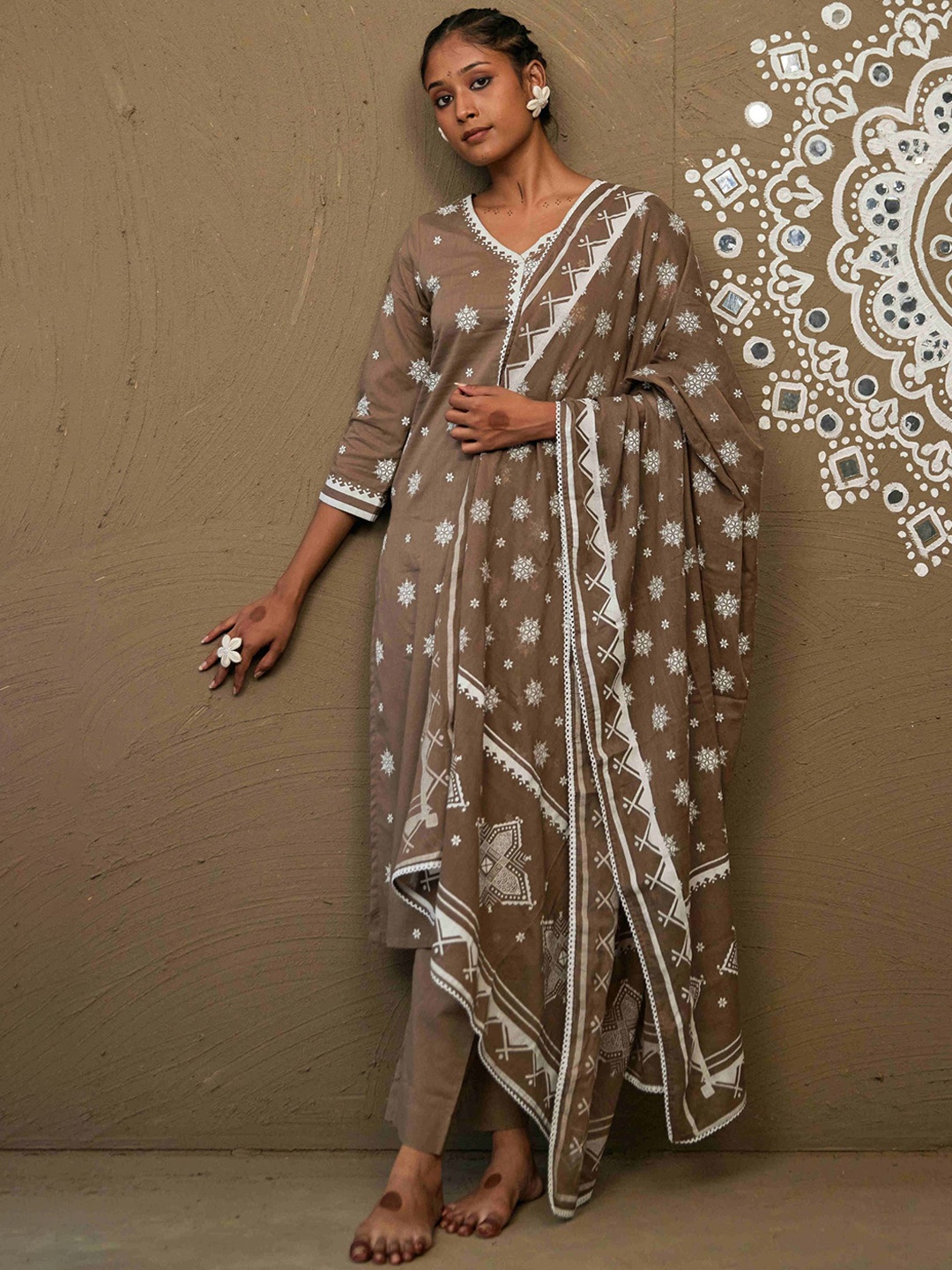 PINK CACTII Women Floral Printed Panelled Pure Cotton Kurta with Pyjamas & With Dupatta, Brown
PINK CACTII Women Floral Printed Panelled Pure Cotton Kurta with Pyjamas & With Dupatta, Brown