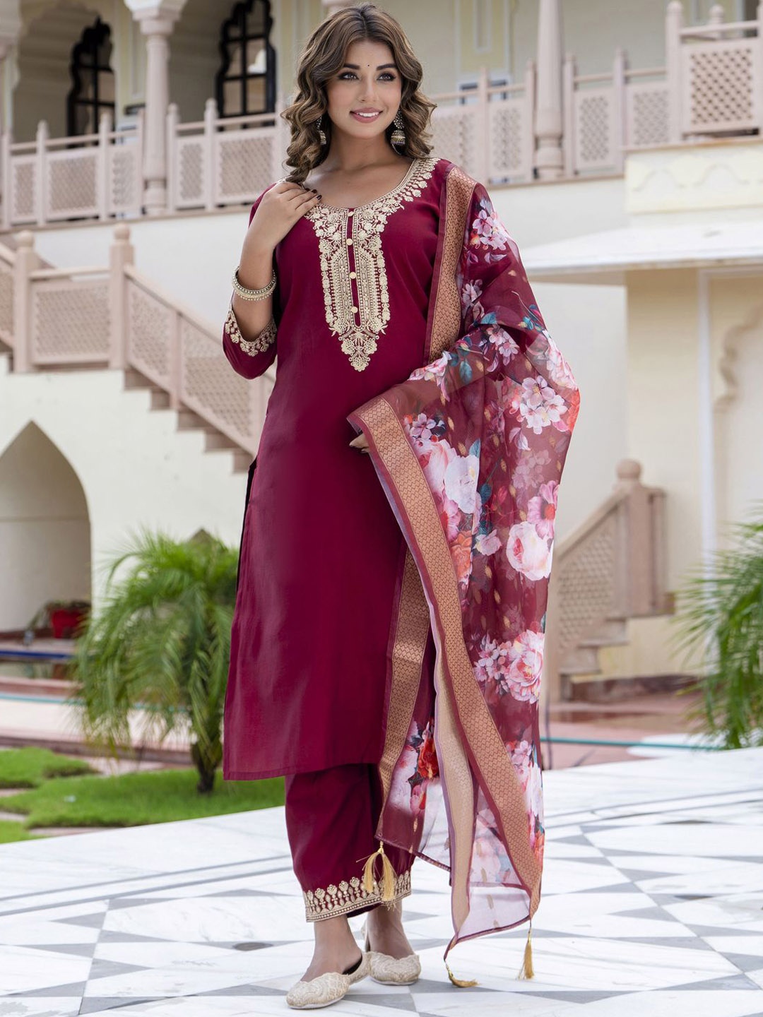 VredeVogel Women Floral Embroidered Regular Kurta with Trousers & With Dupatta, Maroon
VredeVogel Women Floral Embroidered Regular Kurta with Trousers & With Dupatta, Maroon