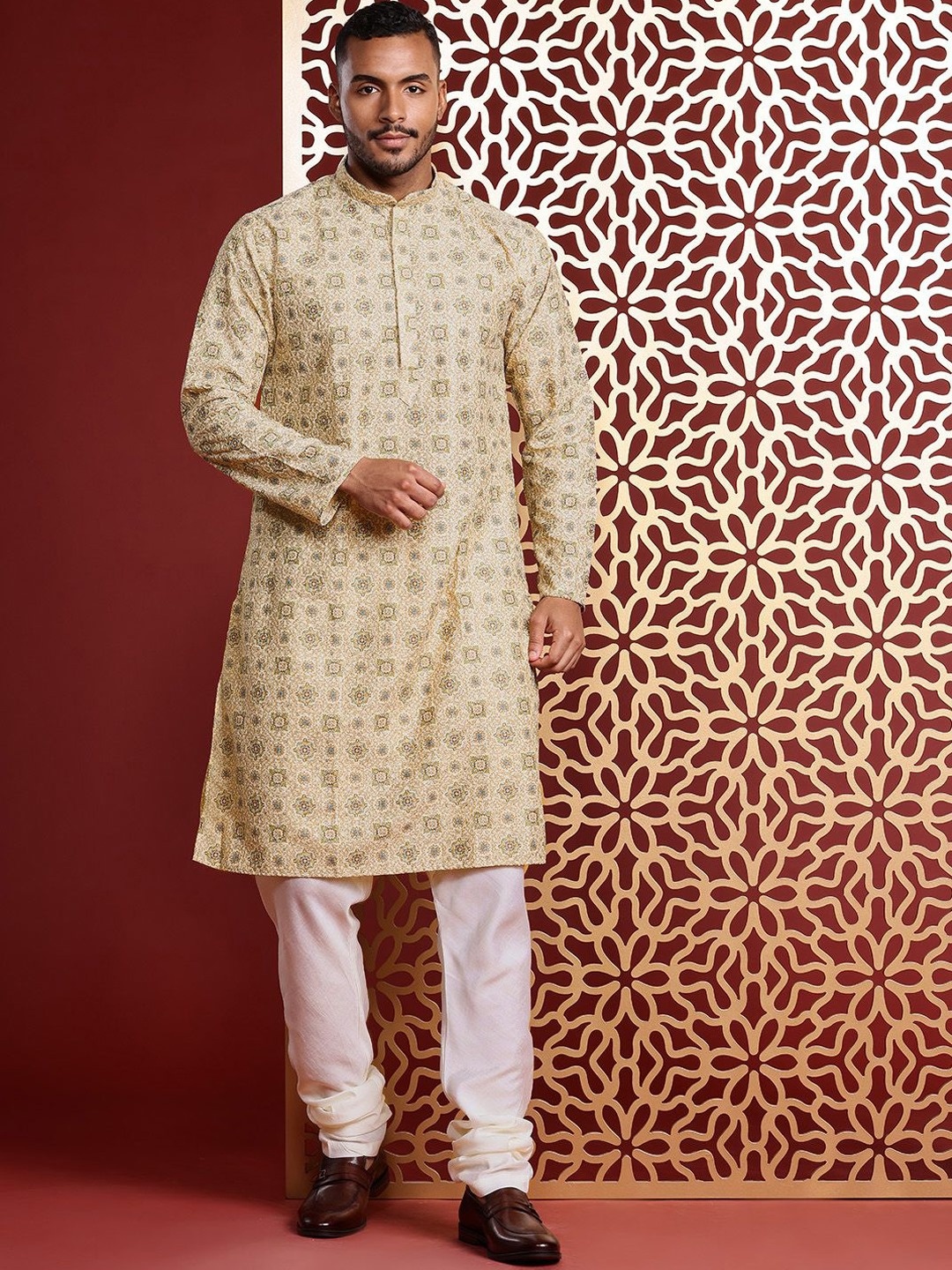 MANQ Geometric Embroidered Mandarin Collar Sequins Pure Cotton Straight Kurta, Green
MANQ Geometric Embroidered Mandarin Collar Sequins Pure Cotton Straight Kurta, Green