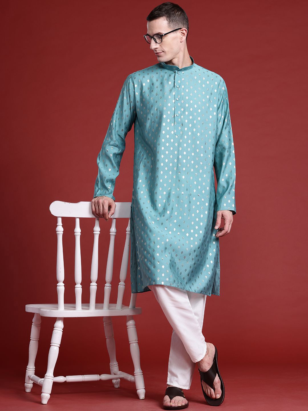 MANQ Ethnic Motifs Woven Design Mandarin Collar Pure Cotton Straight Kurta, Turquoise blue
MANQ Ethnic Motifs Woven Design Mandarin Collar Pure Cotton Straight Kurta, Turquoise blue