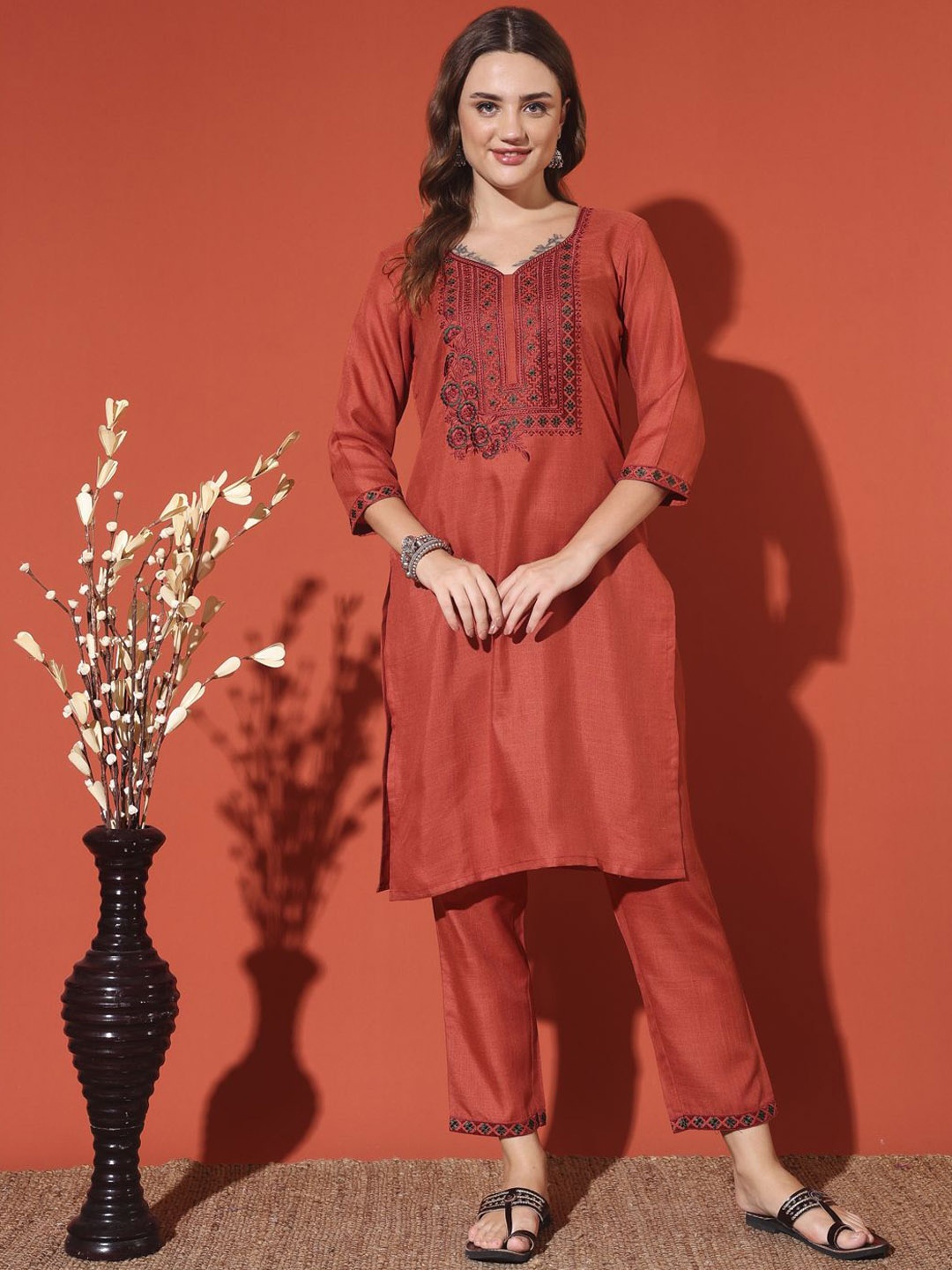 ALENYGLAM Women Floral Embroidered Regular Thread Work Kurta with Trousers & With Dupatta, Orange
ALENYGLAM Women Floral Embroidered Regular Thread Work Kurta with Trousers & With Dupatta, Orange