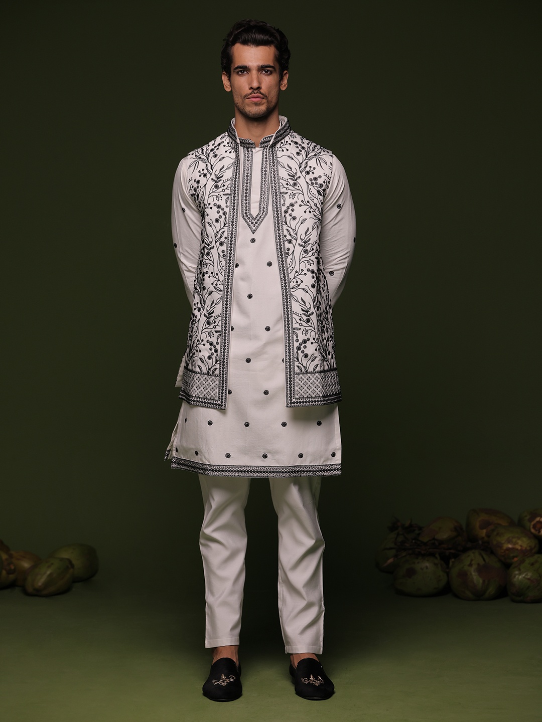 KALPRAAG Floral Embroidered Mandarin Collar Thread Work Kurta With Trousers & Jacket, White
KALPRAAG Floral Embroidered Mandarin Collar Thread Work Kurta With Trousers & Jacket, White