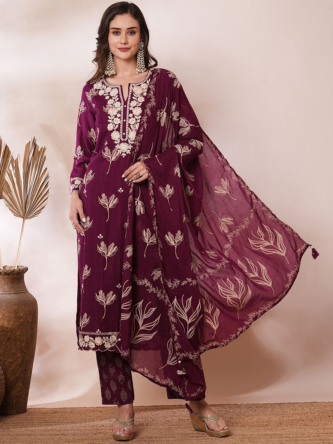 FASHOR Women Floral Printed Regular Sequinned Pure Cotton Kurta with Trousers & With Dupatta, Magenta
FASHOR Women Floral Printed Regular Sequinned Pure Cotton Kurta with Trousers & With Dupatta, Magenta