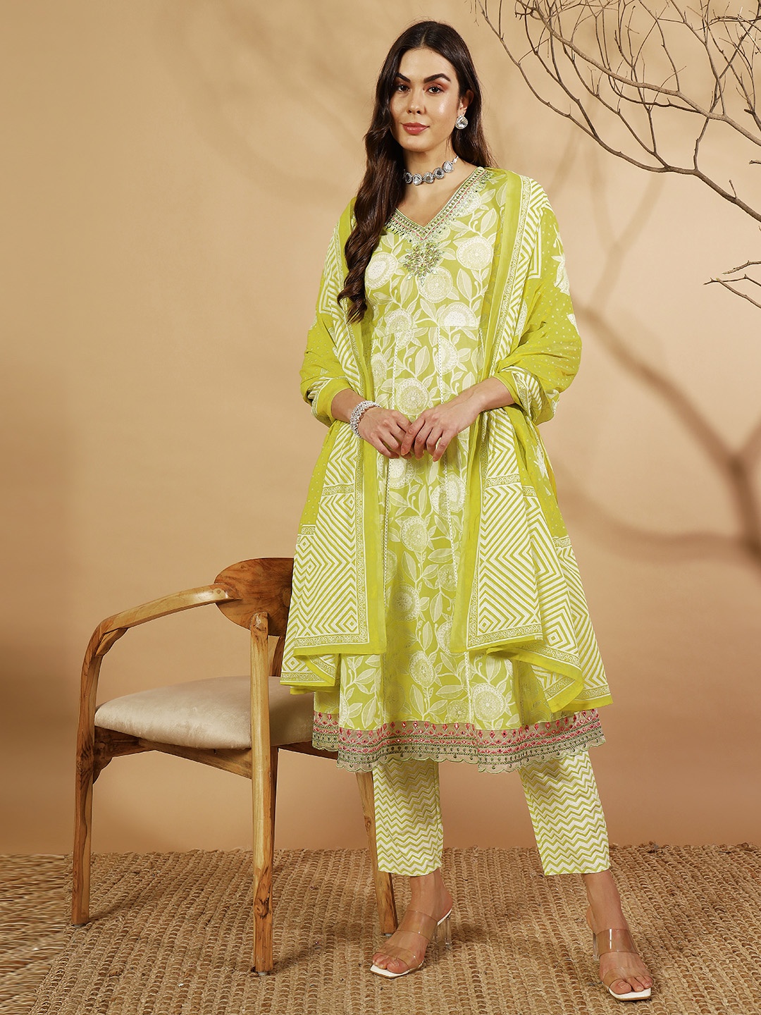 IkDaiya Floral Printed Regular Pure Cotton Anarkali Kurta with Trousers & Dupatta, Green
IkDaiya Floral Printed Regular Pure Cotton Anarkali Kurta with Trousers & Dupatta, Green