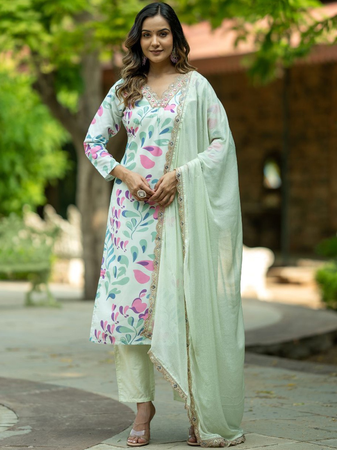 Kiana House Of Fashion Floral Printed Pure Cotton Straight Kurta With Trousers & Dupatta, Green
Kiana House Of Fashion Floral Printed Pure Cotton Straight Kurta With Trousers & Dupatta, Green