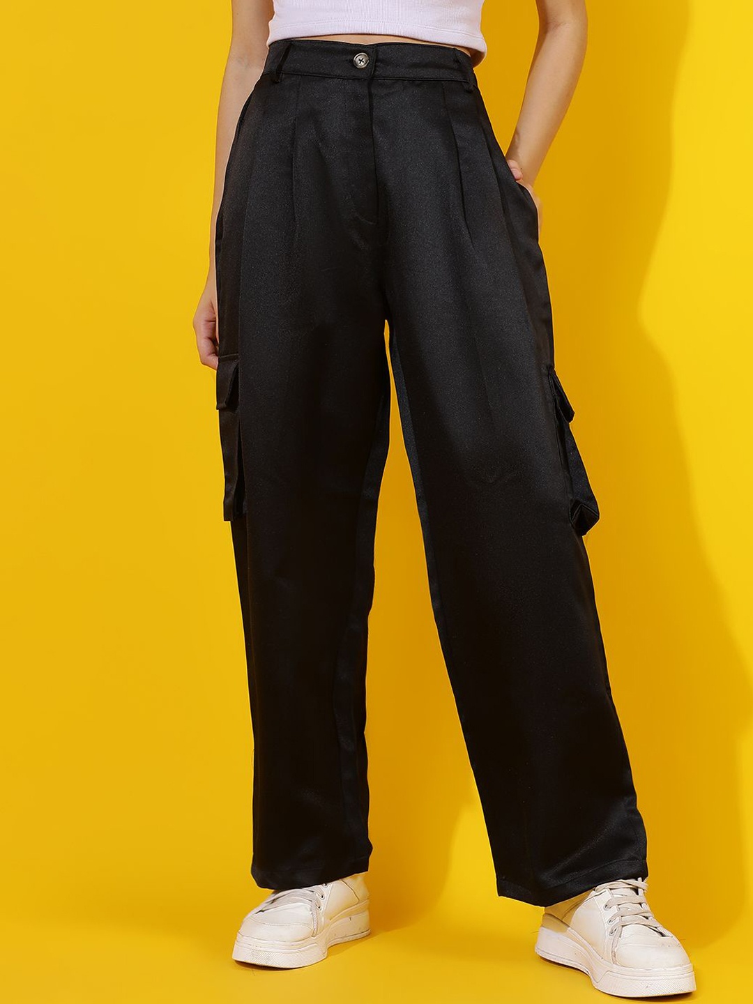 Kotty Women Relaxed Straight Leg Straight Fit High-Rise Easy Wash Pleated Cargos Trousers, Black
Kotty Women Relaxed Straight Leg Straight Fit High-Rise Easy Wash Pleated Cargos Trousers, Black