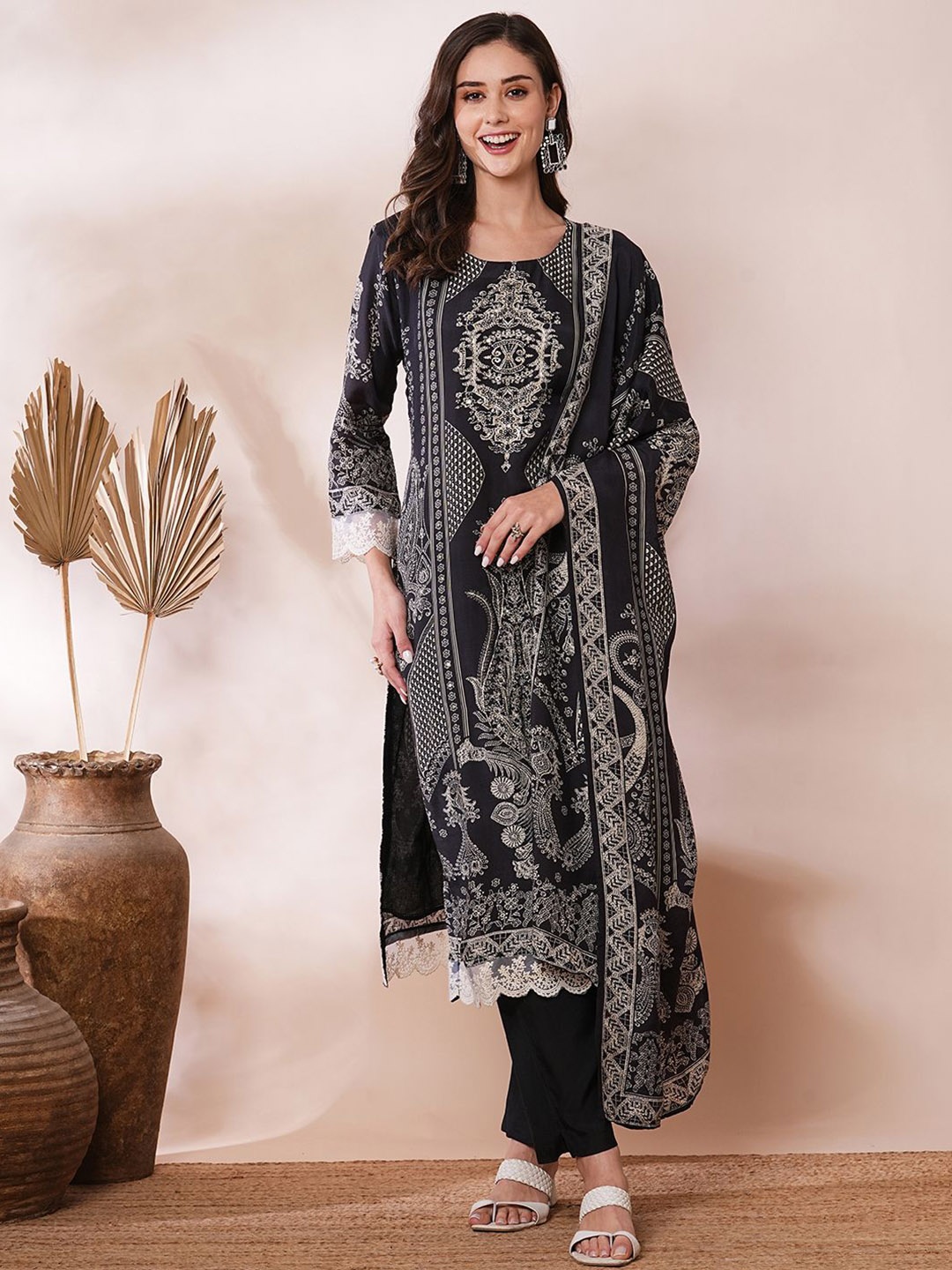 FASHOR Women Ethnic Motifs Printed Regular Sequinned Kurta with Trousers & With Dupatta, Black
FASHOR Women Ethnic Motifs Printed Regular Sequinned Kurta with Trousers & With Dupatta, Black