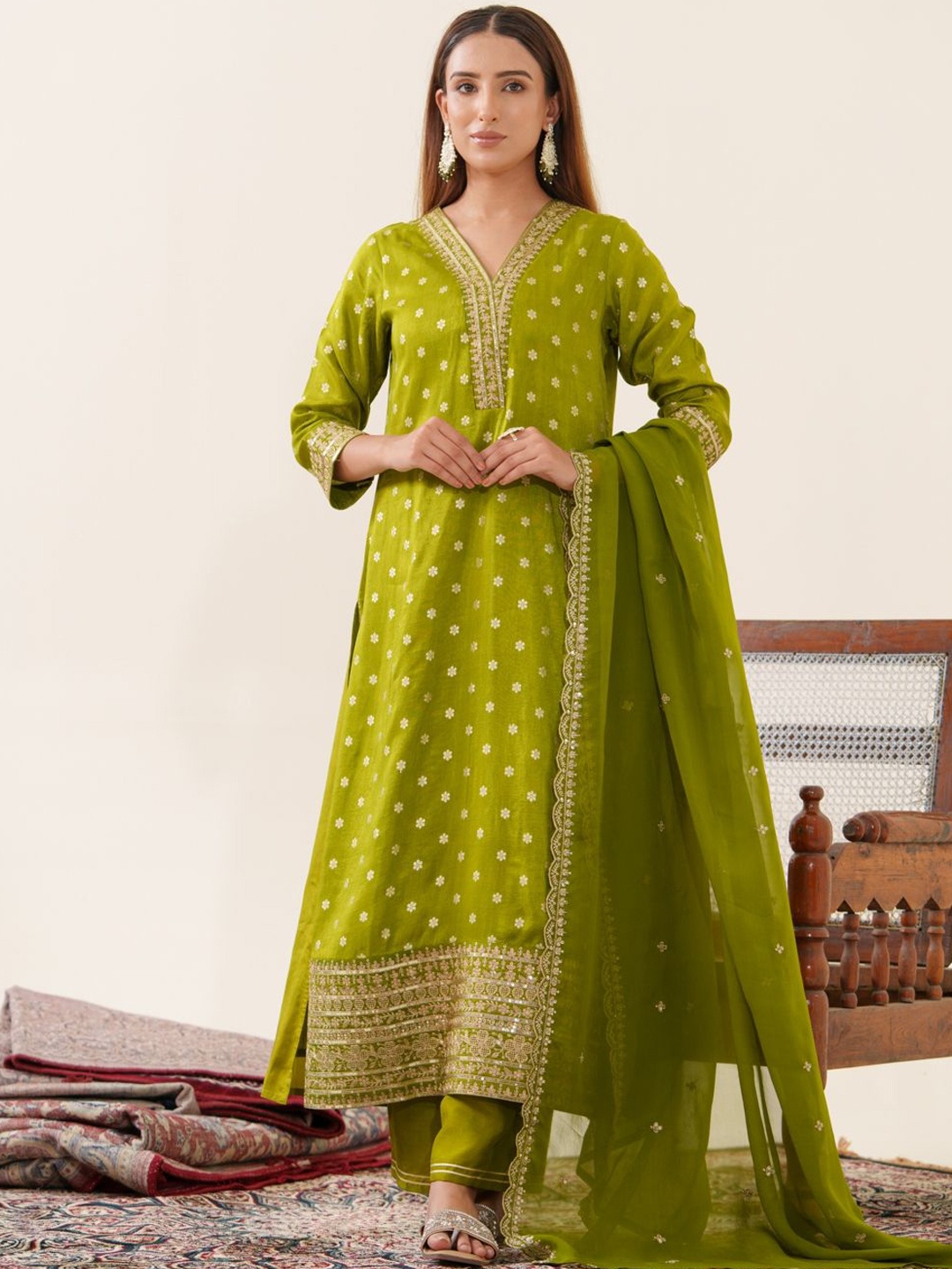 House of Pataudi Ethnic Motifs Woven Design Pure Silk A-Line Kurta With Trousers & Dupatta, Green
House of Pataudi Ethnic Motifs Woven Design Pure Silk A-Line Kurta With Trousers & Dupatta, Green
