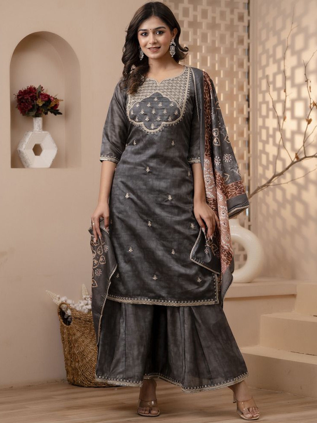 Chandbaali Embroidered Regular Chanderi Cotton Straight Kurta with Sharara & Dupatta, Green
Chandbaali Embroidered Regular Chanderi Cotton Straight Kurta with Sharara & Dupatta, Green