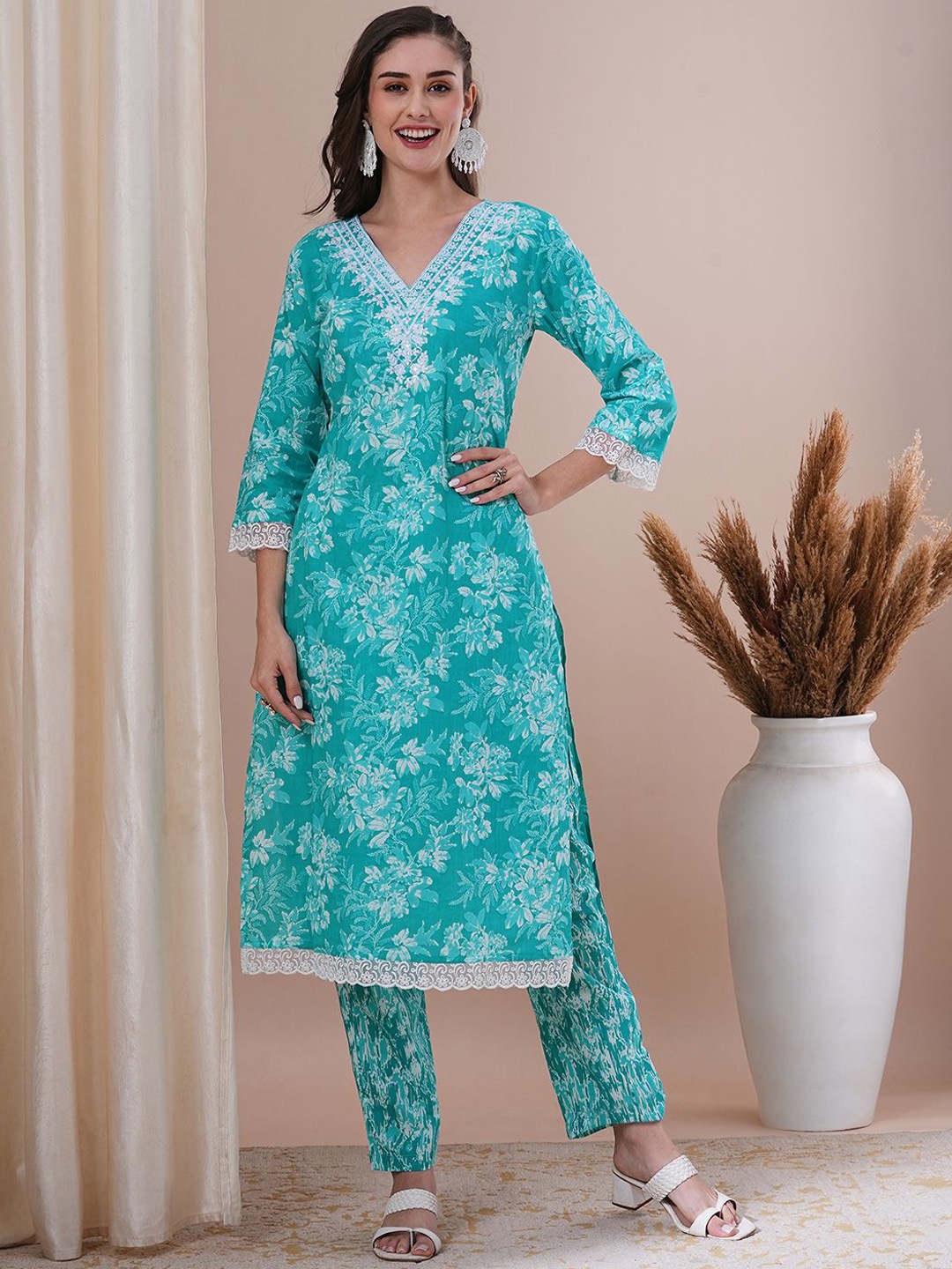 FASHOR Floral Printed Sequinned Pure Cotton Straight Kurta With Trousers, Turquoise blue
FASHOR Floral Printed Sequinned Pure Cotton Straight Kurta With Trousers, Turquoise blue