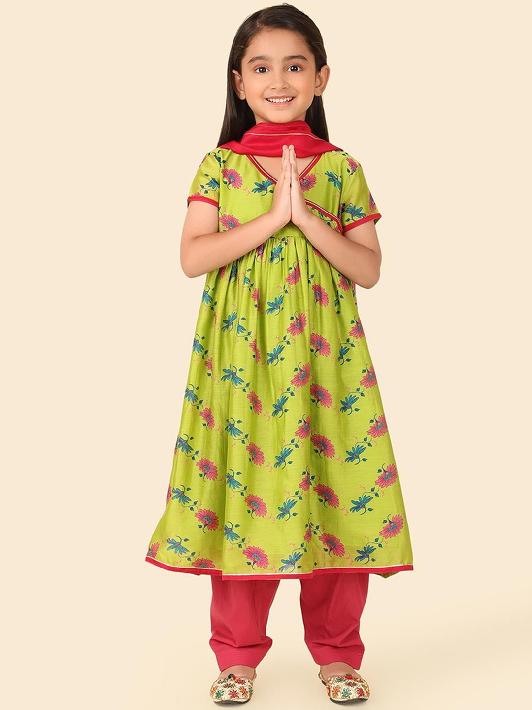 Fabindia Girls Floral Printed V-Neck Cotton Silk Anarkali Kurta with Salwar & Dupatta, Green
Fabindia Girls Floral Printed V-Neck Cotton Silk Anarkali Kurta with Salwar & Dupatta, Green