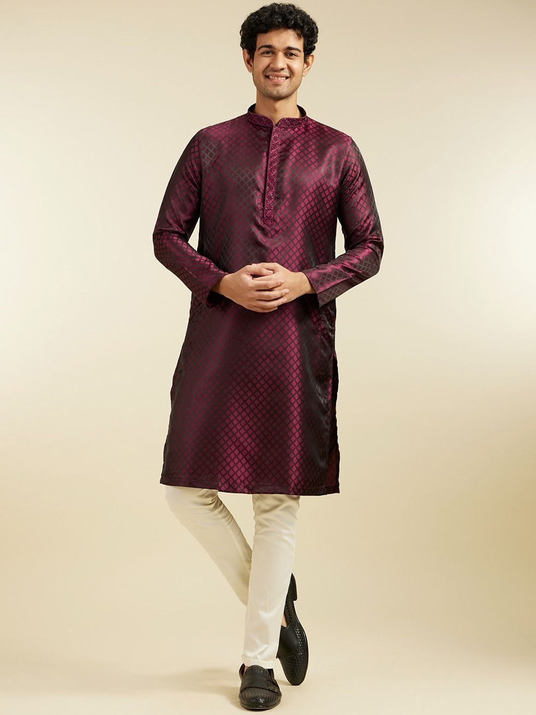 Diwas by Manyavar Floral Woven Design Thread Work Mandarin Collar Satin Straight Kurta, Burgundy
Diwas by Manyavar Floral Woven Design Thread Work Mandarin Collar Satin Straight Kurta, Burgundy