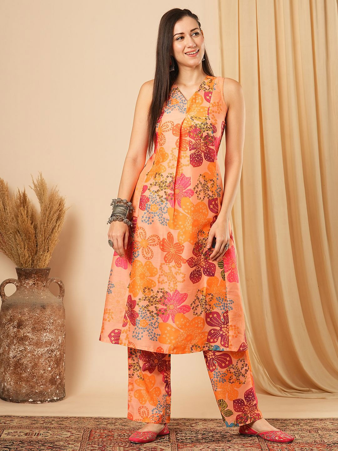 Globus V-Neck Floral Print Inverted Pleat Panelled A-Line Kurta & Pants Fusion Set, Peach
Globus V-Neck Floral Print Inverted Pleat Panelled A-Line Kurta & Pants Fusion Set, Peach