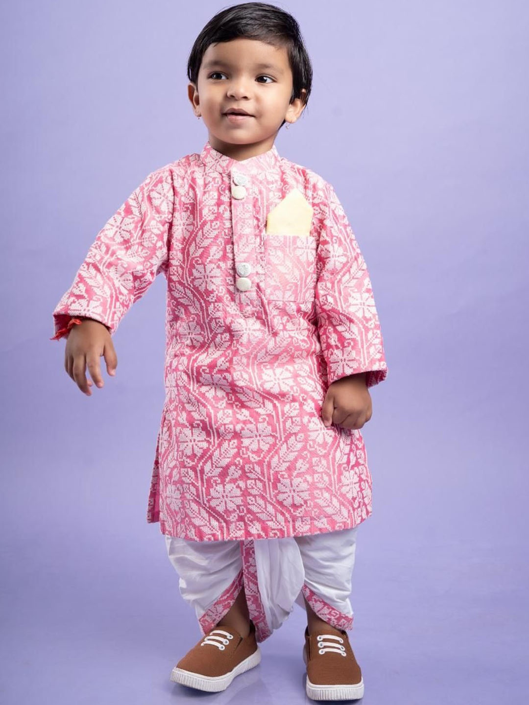 Kirti Agarwal Boys Floral Embroidered Regular Thread Work Chanderi Silk Kurta with Pyjamas, Pink
Kirti Agarwal Boys Floral Embroidered Regular Thread Work Chanderi Silk Kurta with Pyjamas, Pink