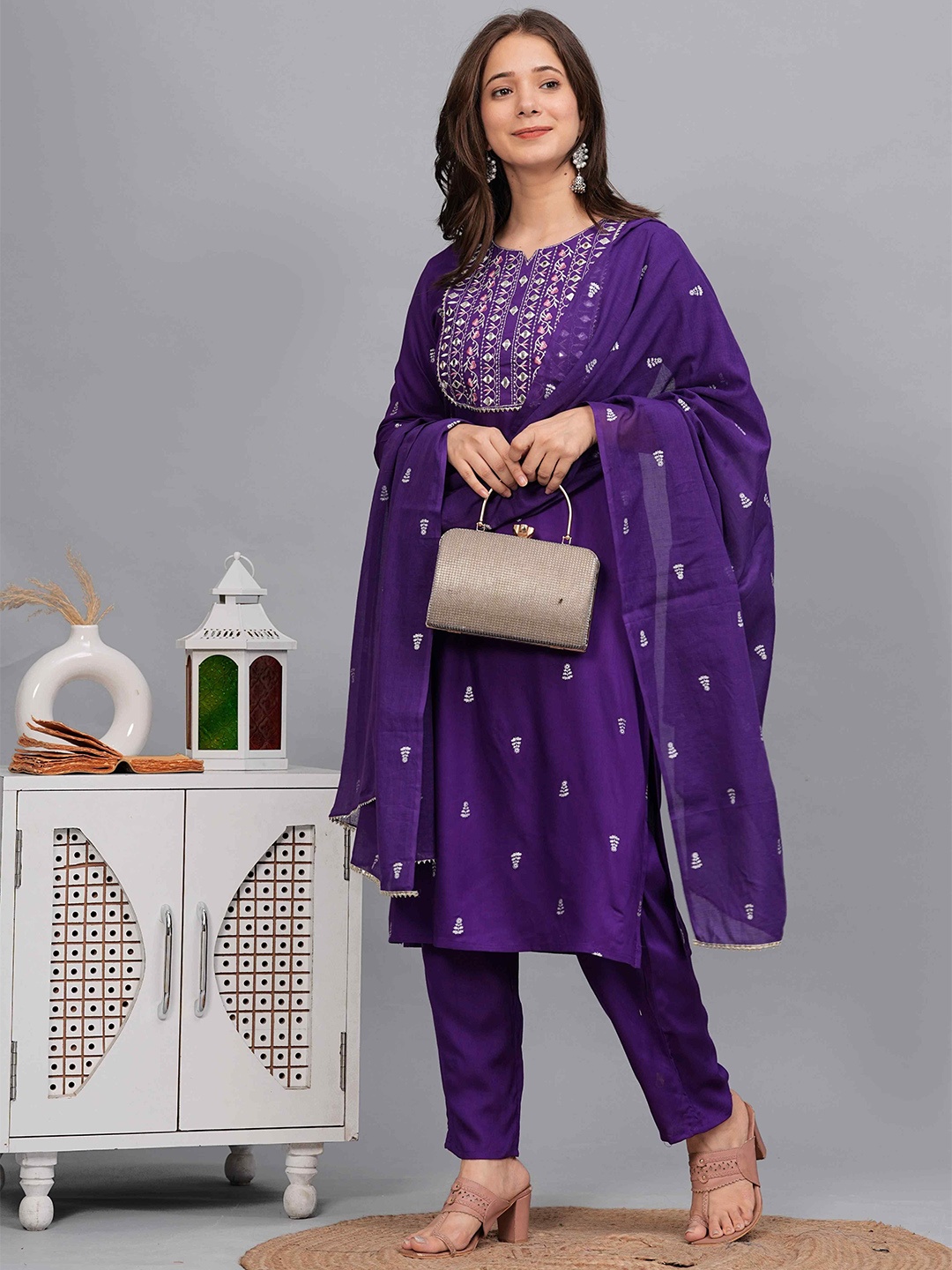 KRISKA Ethnic Motifs Embroidered Thread Work Straight Kurta with Pyjamas & Dupatta, Purple
KRISKA Ethnic Motifs Embroidered Thread Work Straight Kurta with Pyjamas & Dupatta, Purple